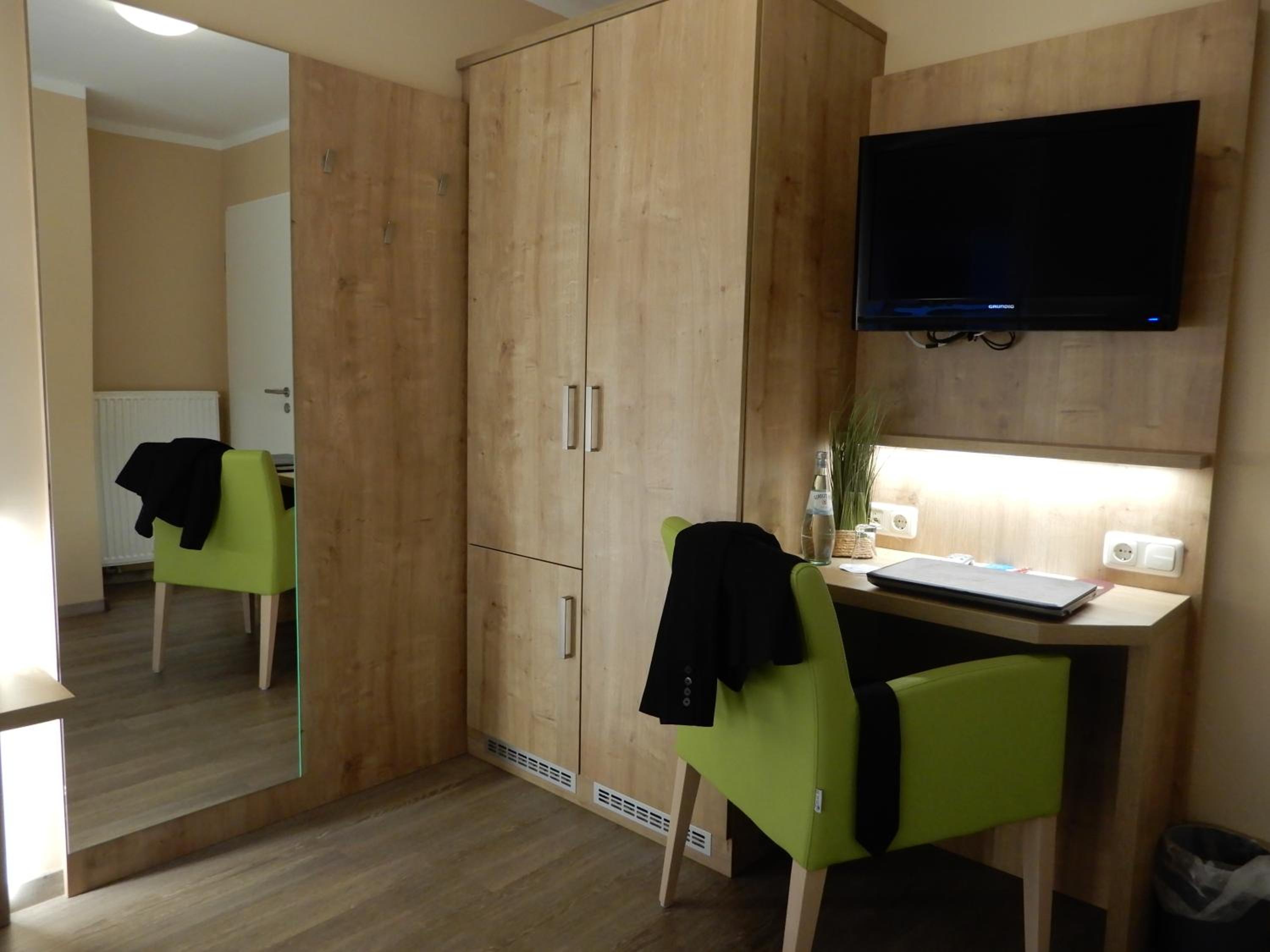 Single Room photo 3