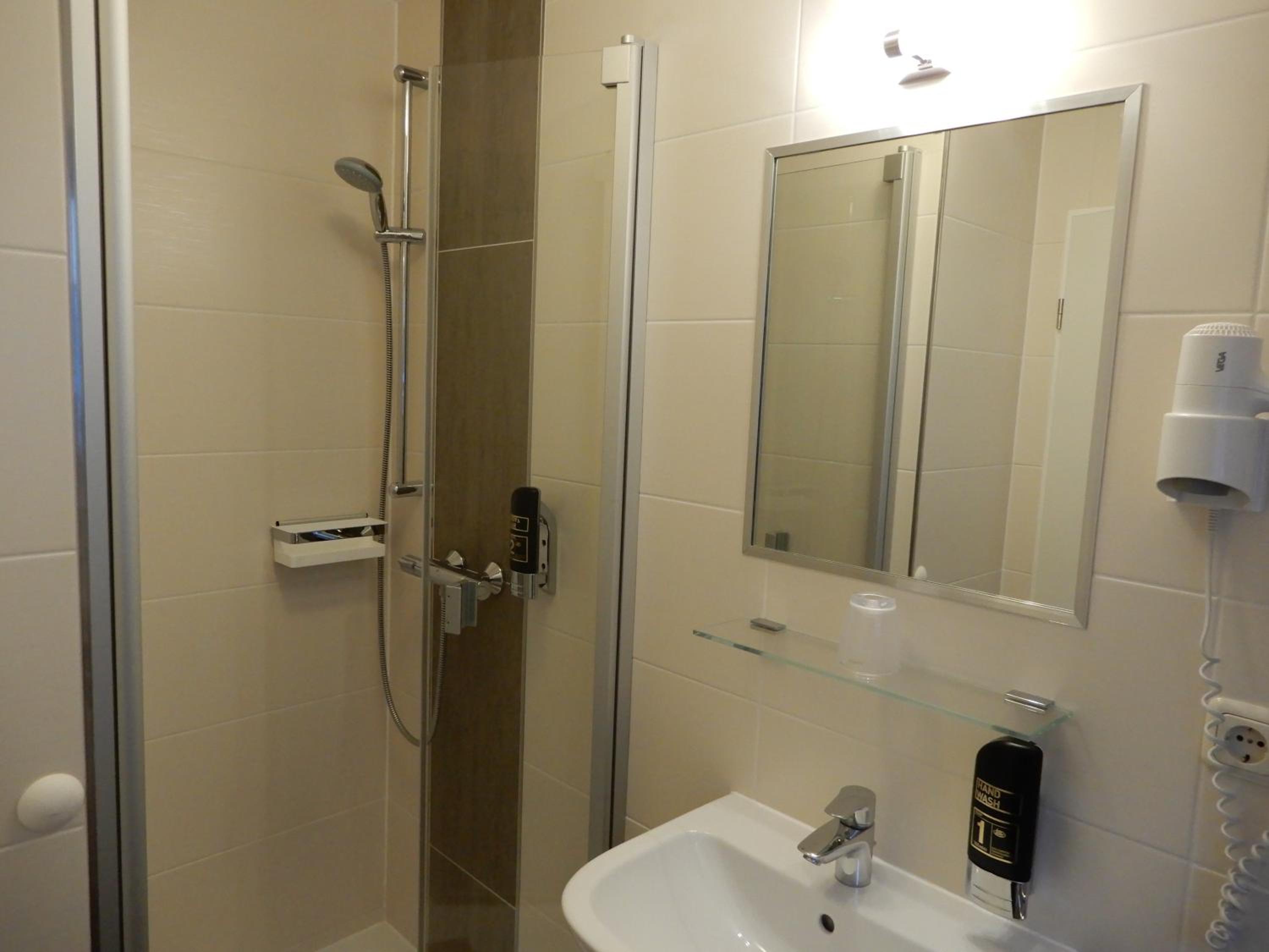 Single Room photo 2