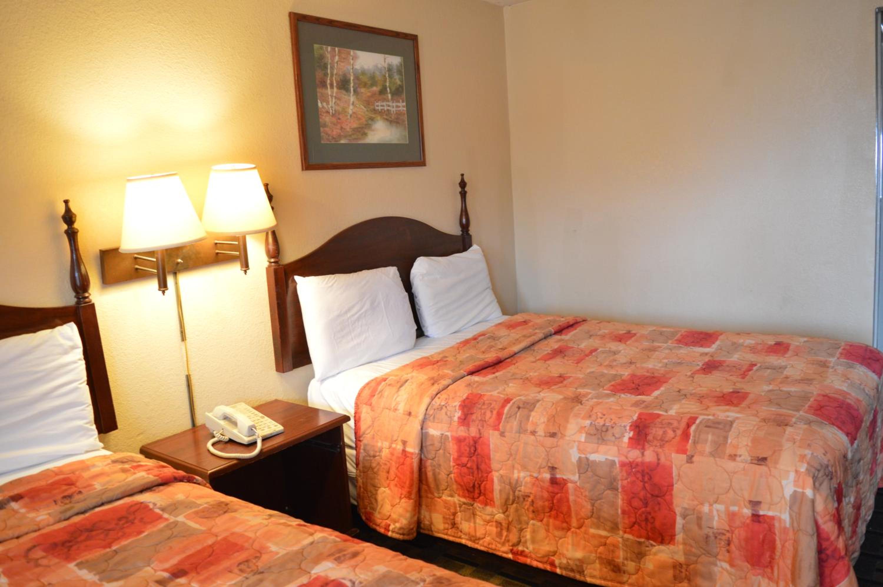 Double Room with Two Double Beds - Smoking - Photo 2