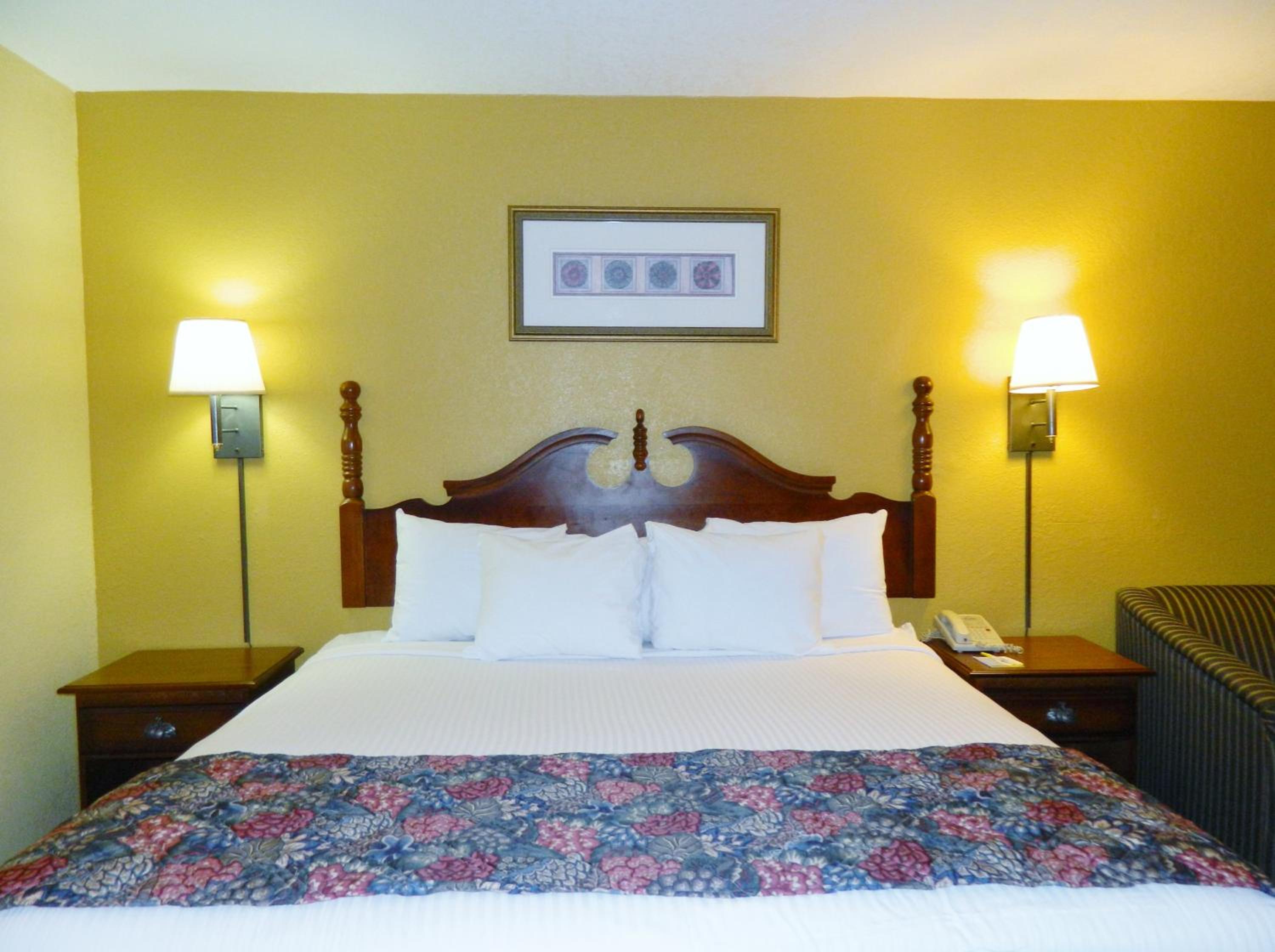 King Room - Non-Smoking - Photo 3