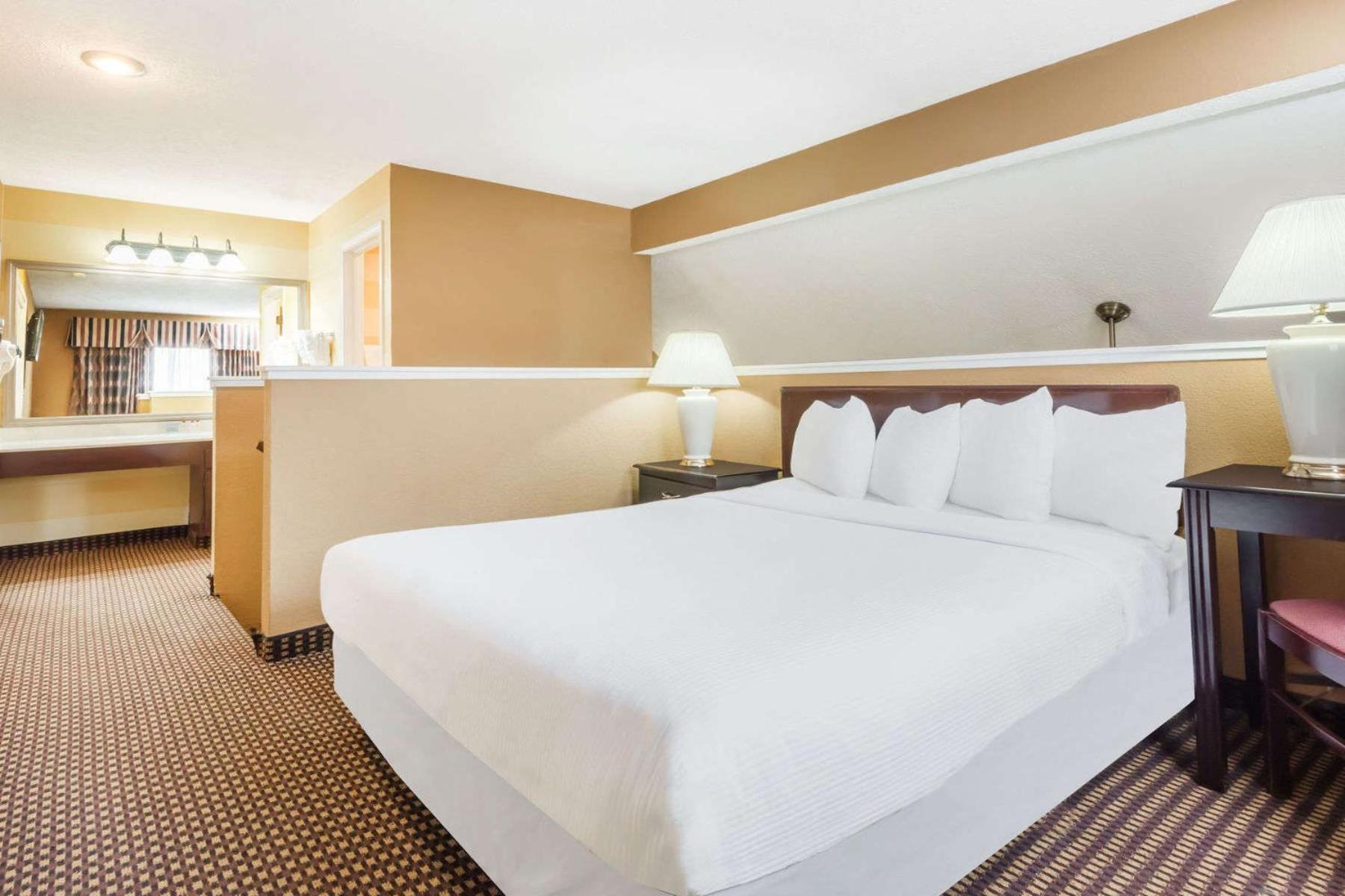 One-Bedroom Loft Suite - Non-Smoking