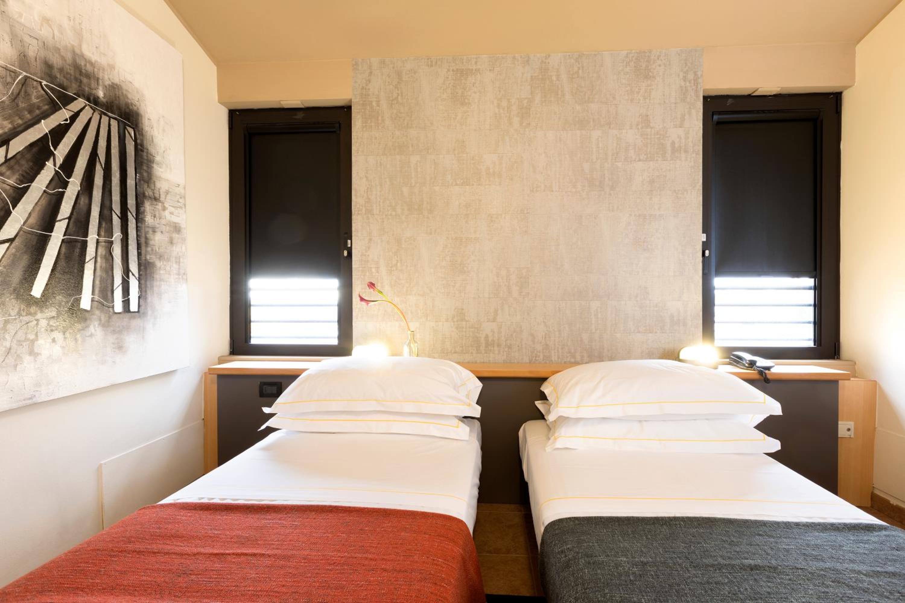 Standard Twin Room photo 2
