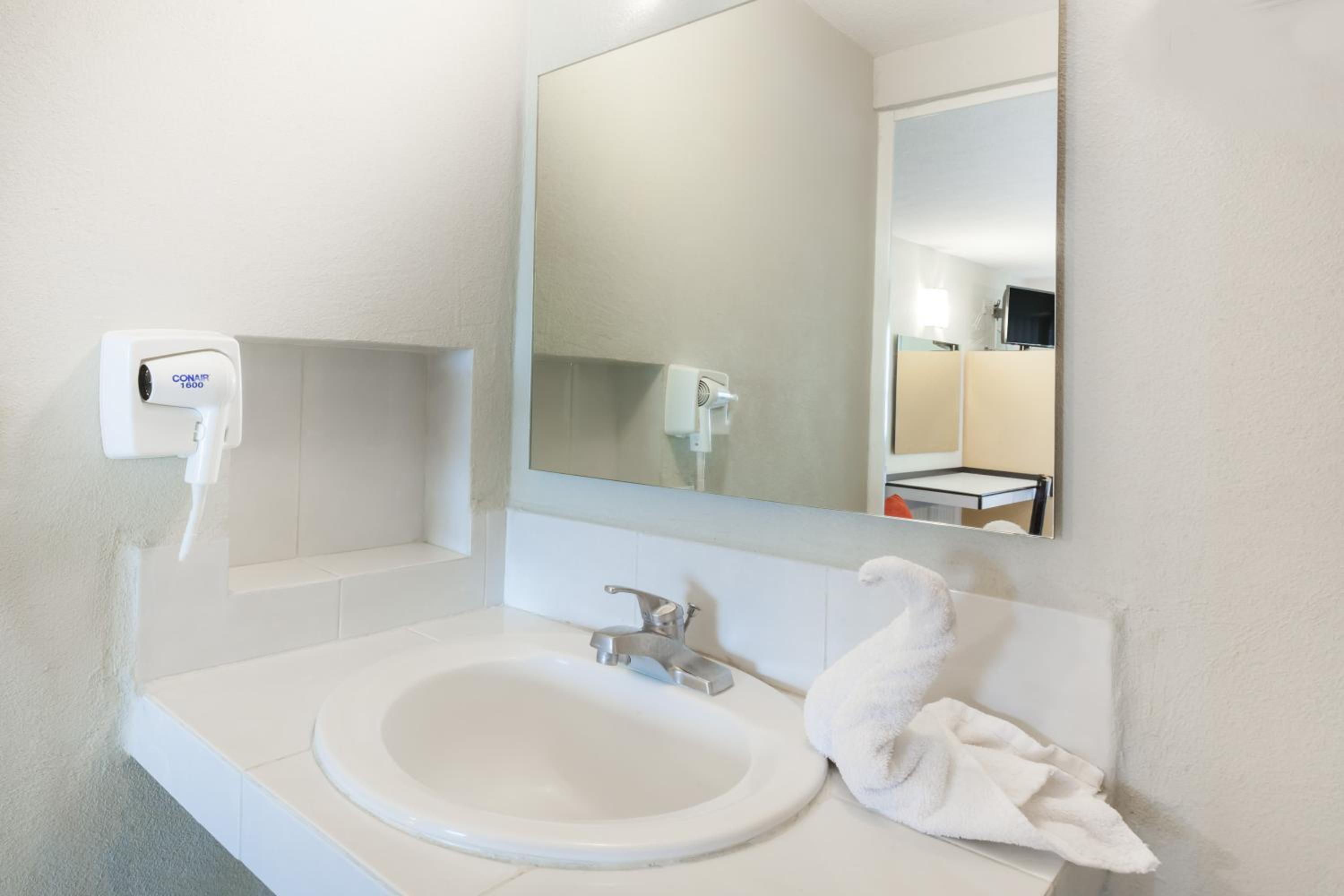 Double Room - Non-Smoking  photo 2