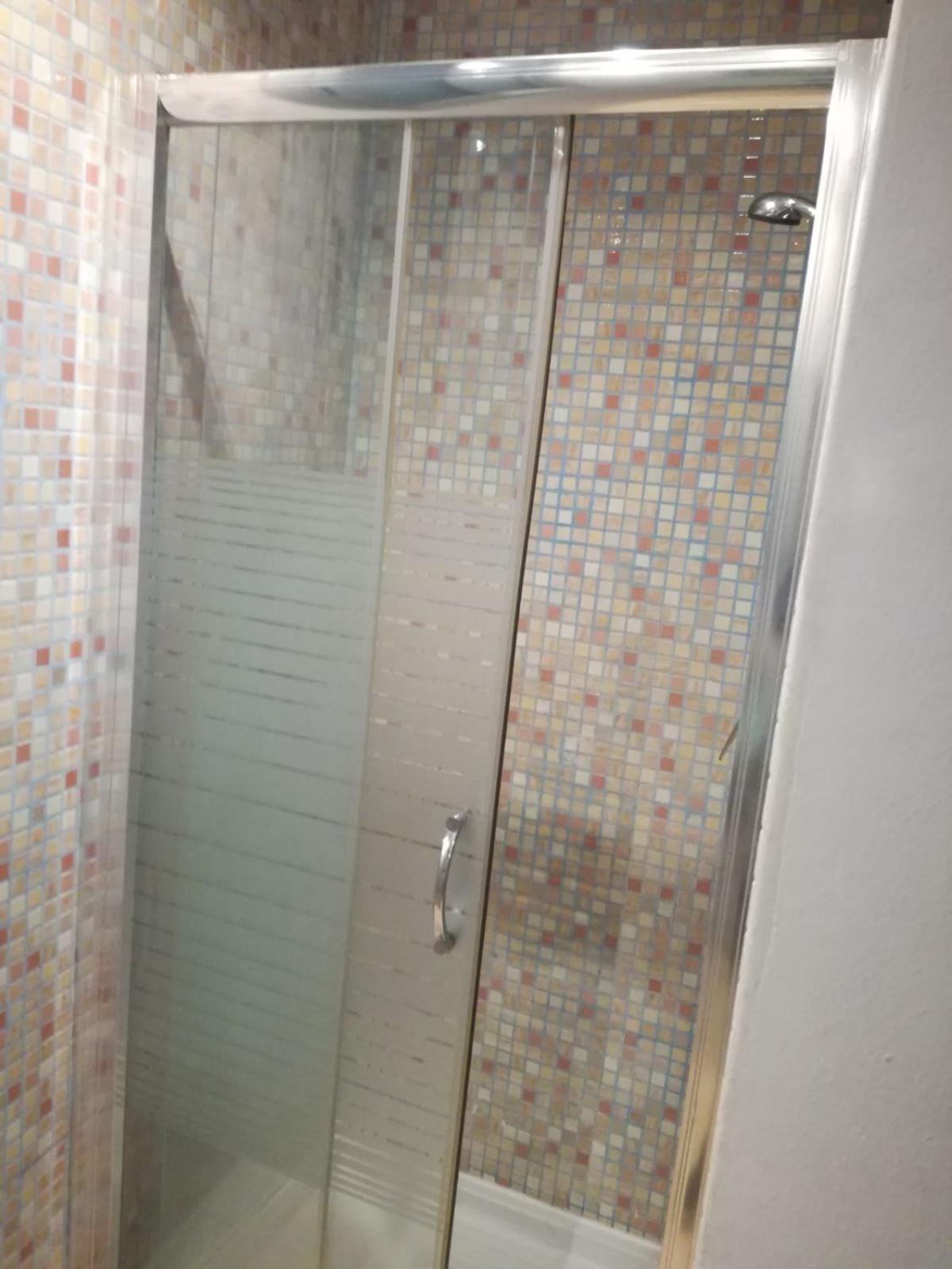 Basic Double Room with Shared Bathroom and Private Shower photo 2