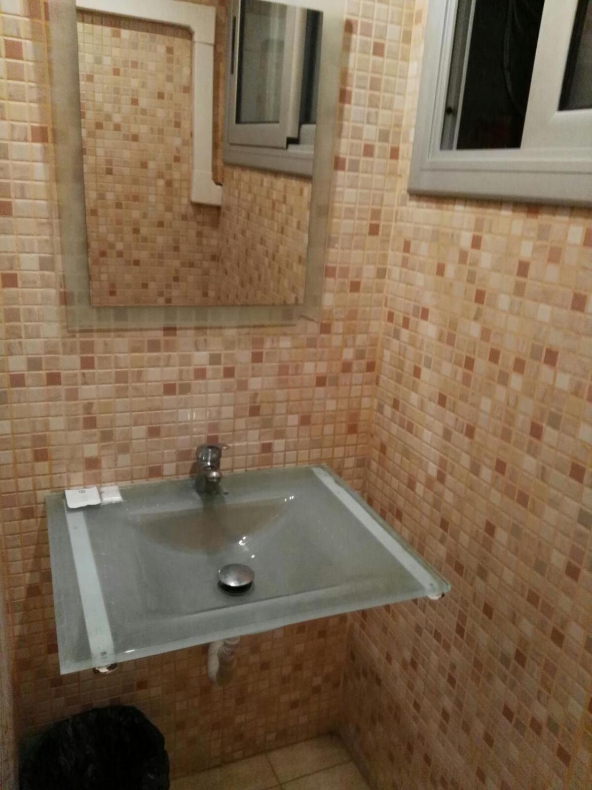 Habitación Individual Básica con Baño Compartido