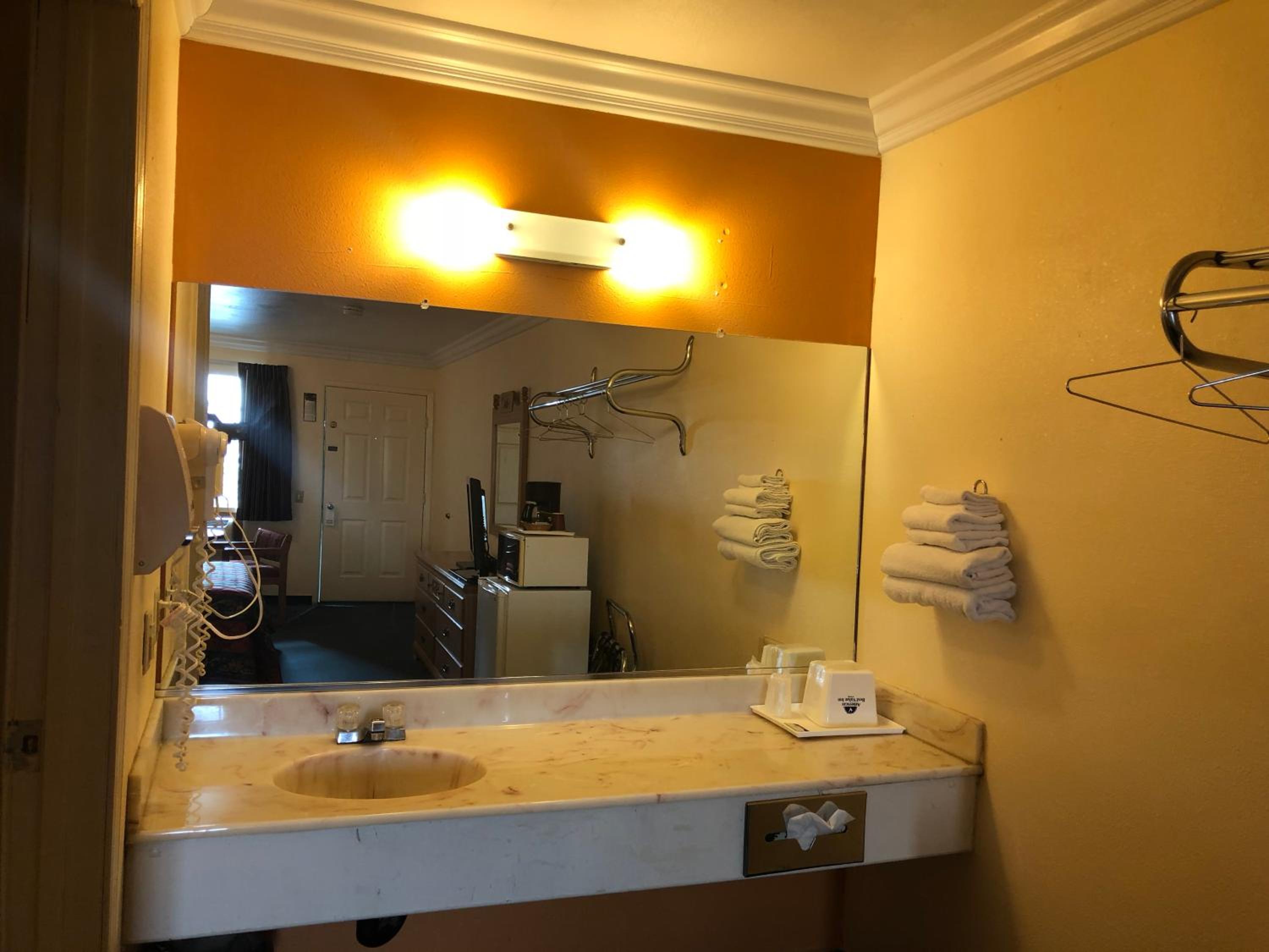Queen Room photo 3
