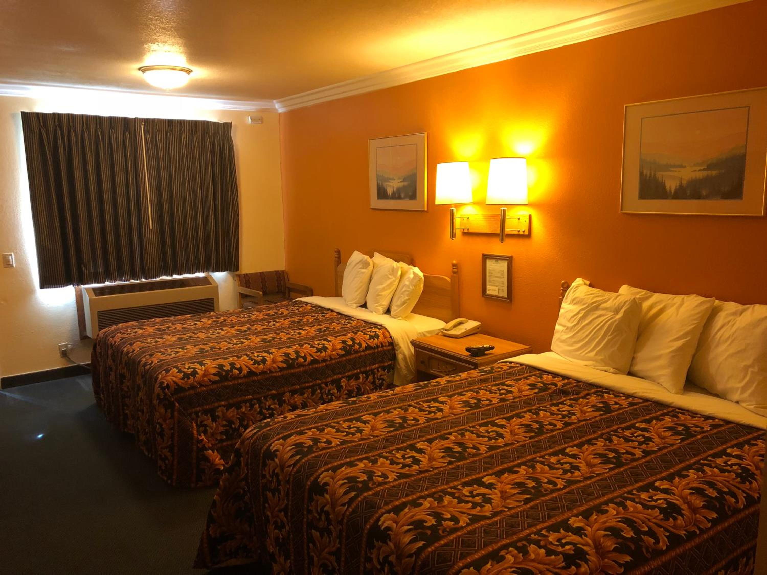 Queen Room With Two Queen Beds photo 1