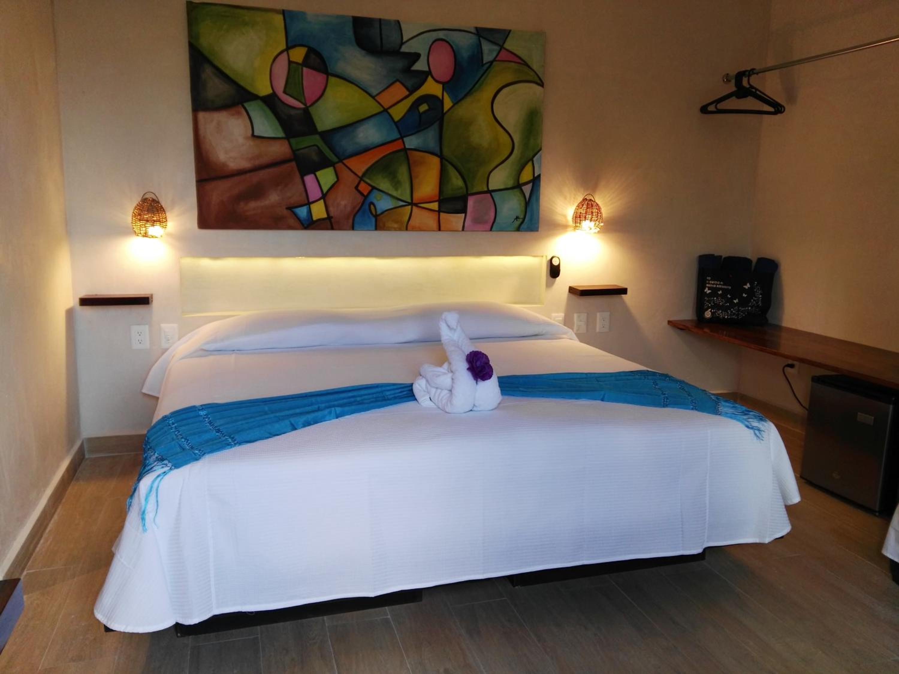 Deluxe Room (2 Adults + 1 Child) - Photo 8
