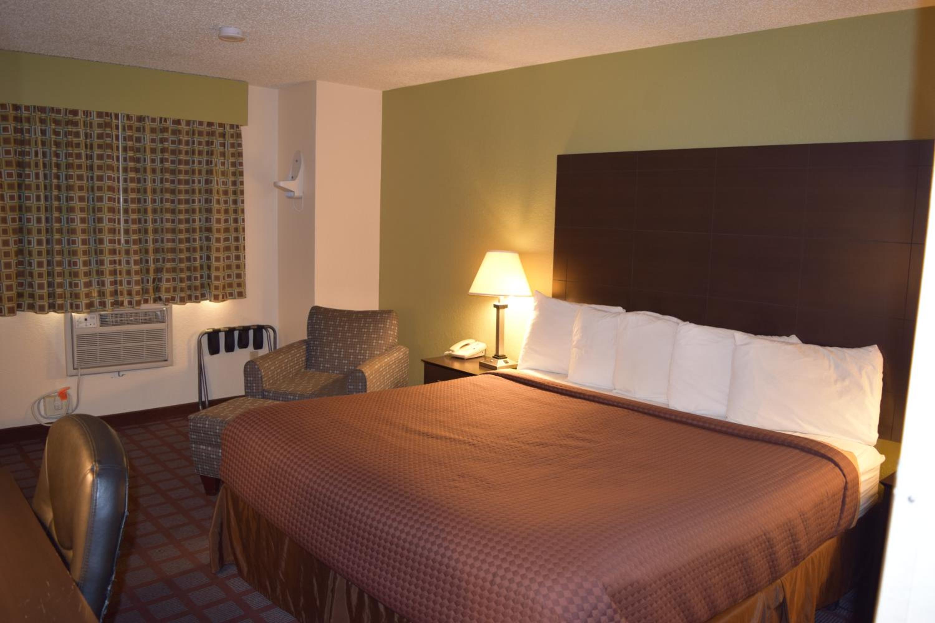 King Room - Non-Smoking - Photo 1