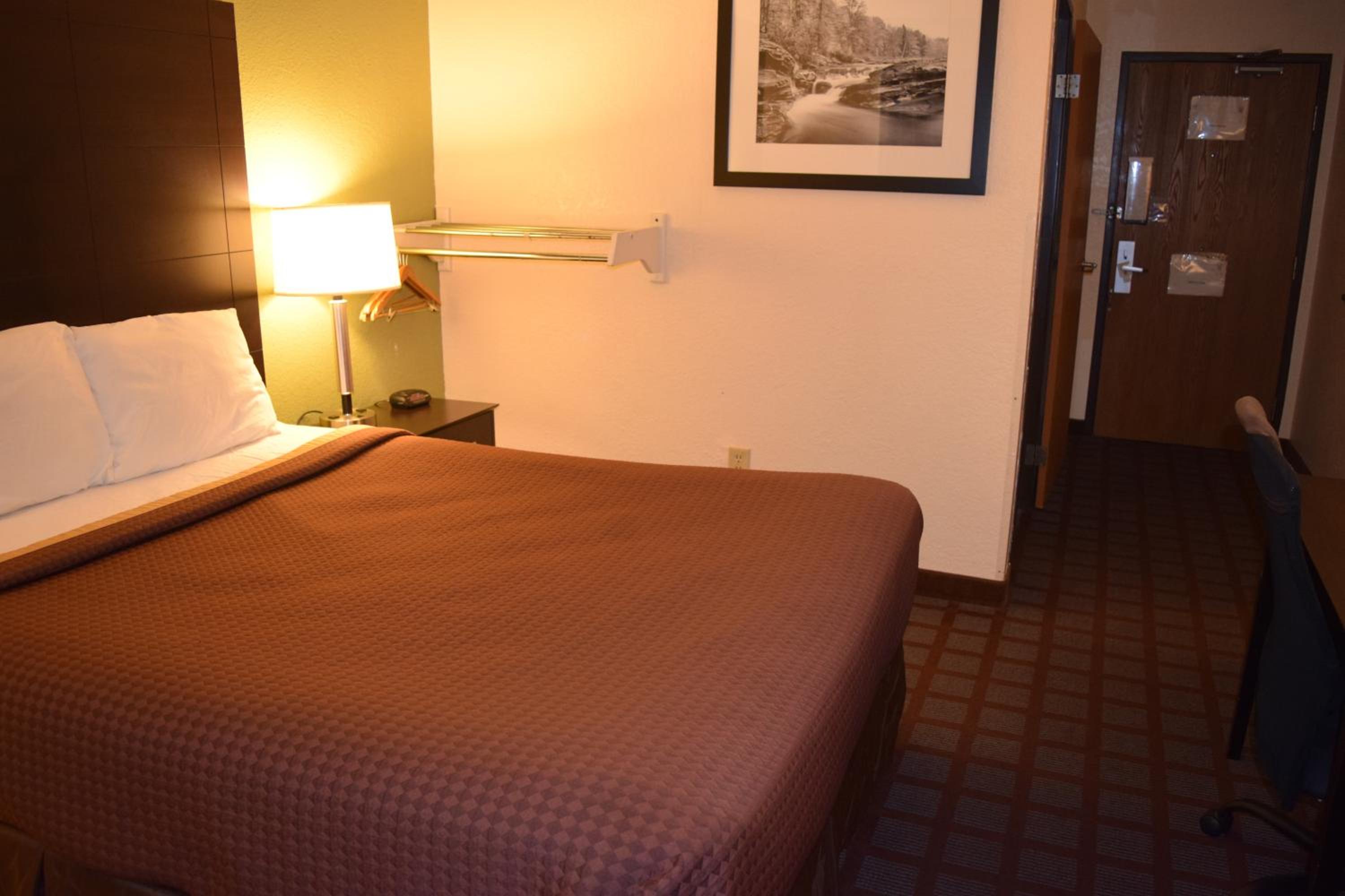 Queen Room - Mobility Access/Non-Smoking - Photo 6