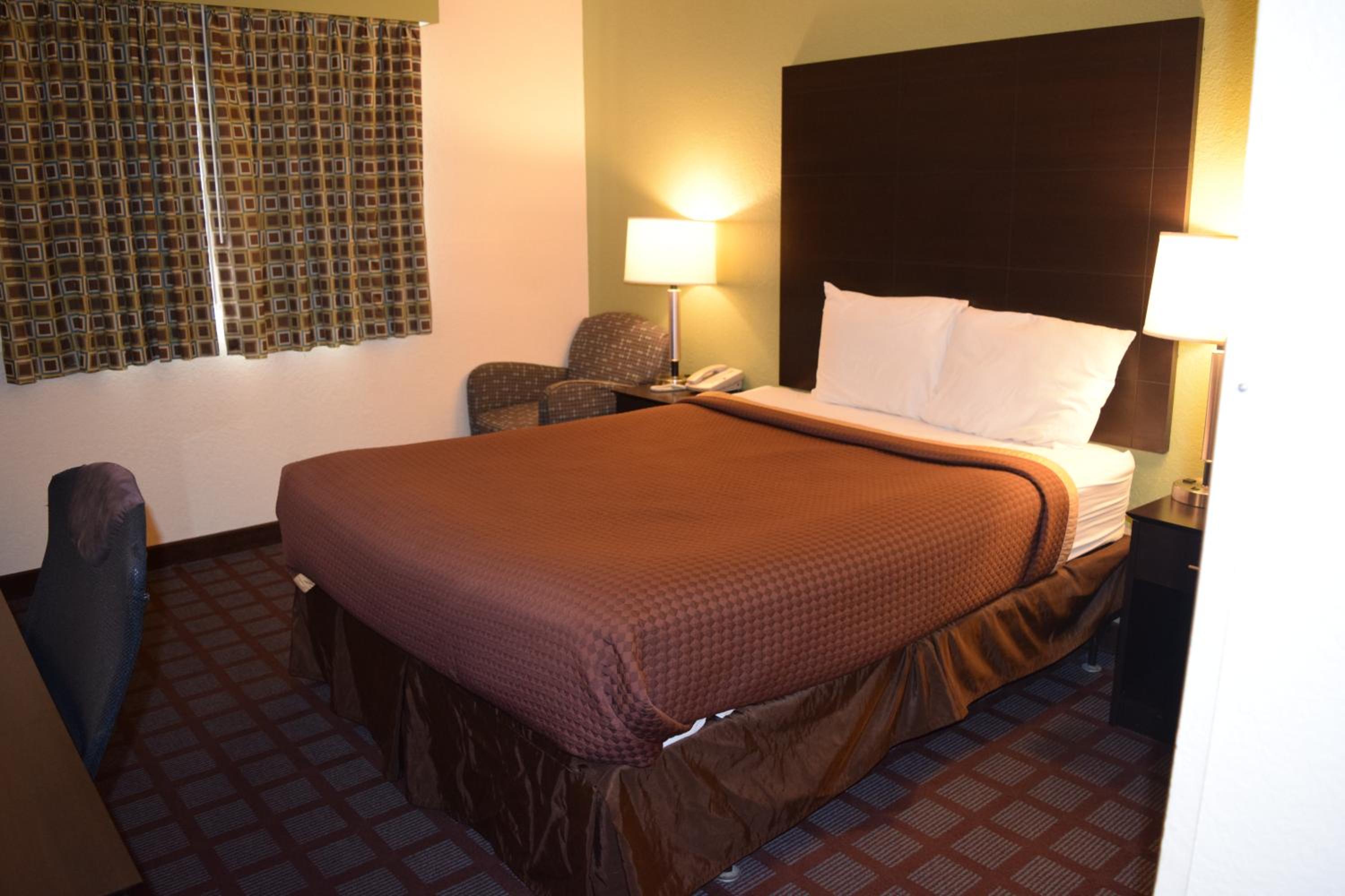 Queen Room - Mobility Access/Non-Smoking - Photo 4