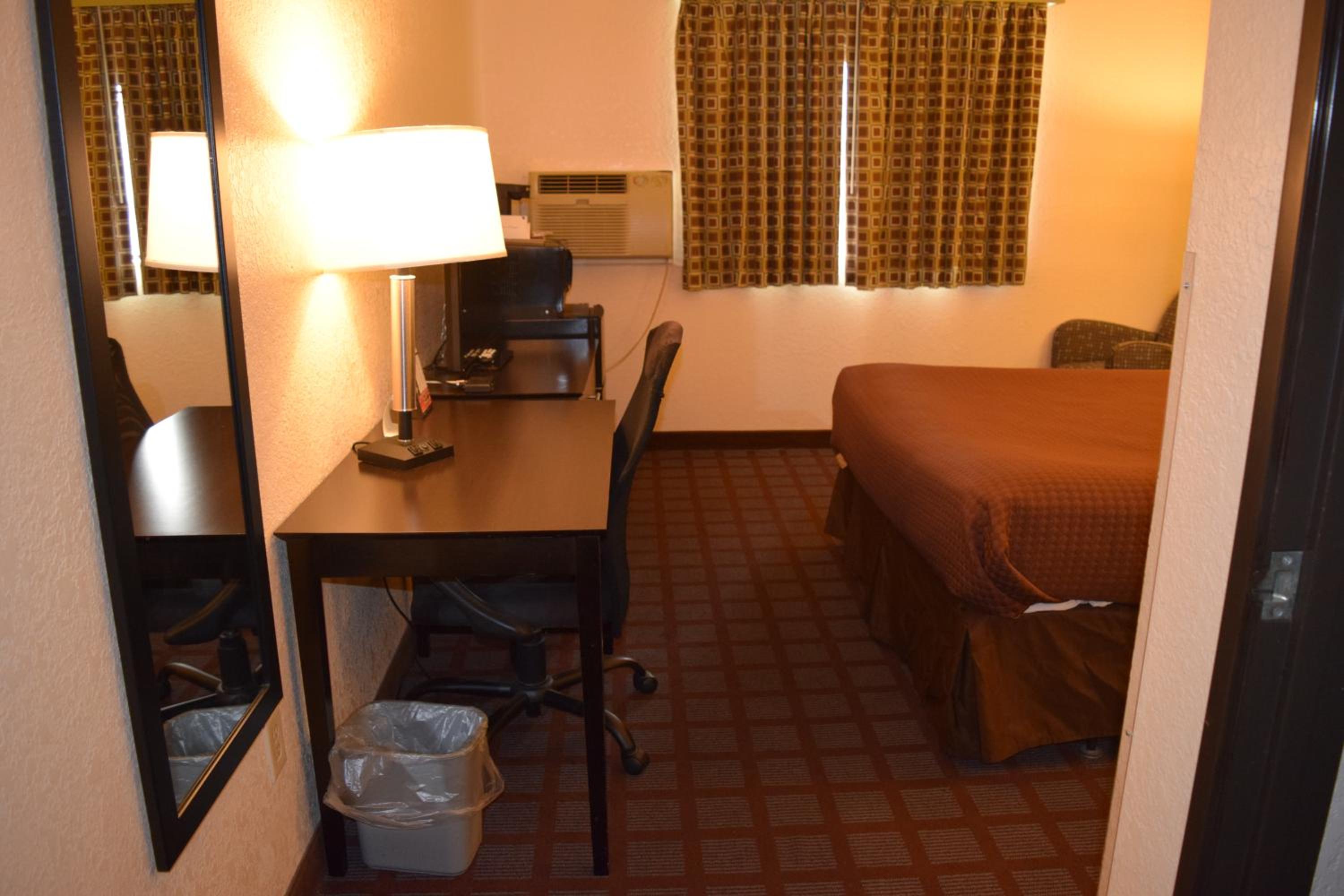 Queen Room - Mobility Access/Non-Smoking - Photo 5