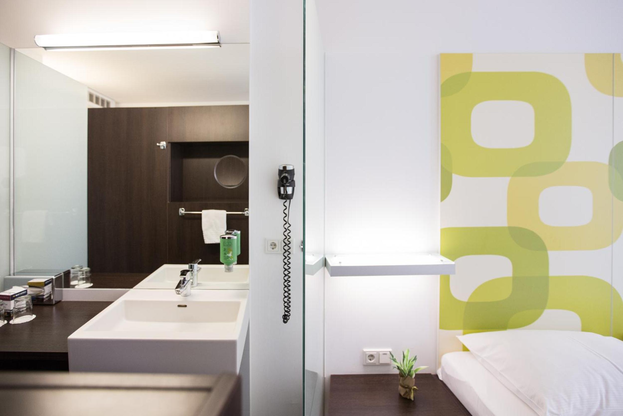 Standard Double Room - Photo 6