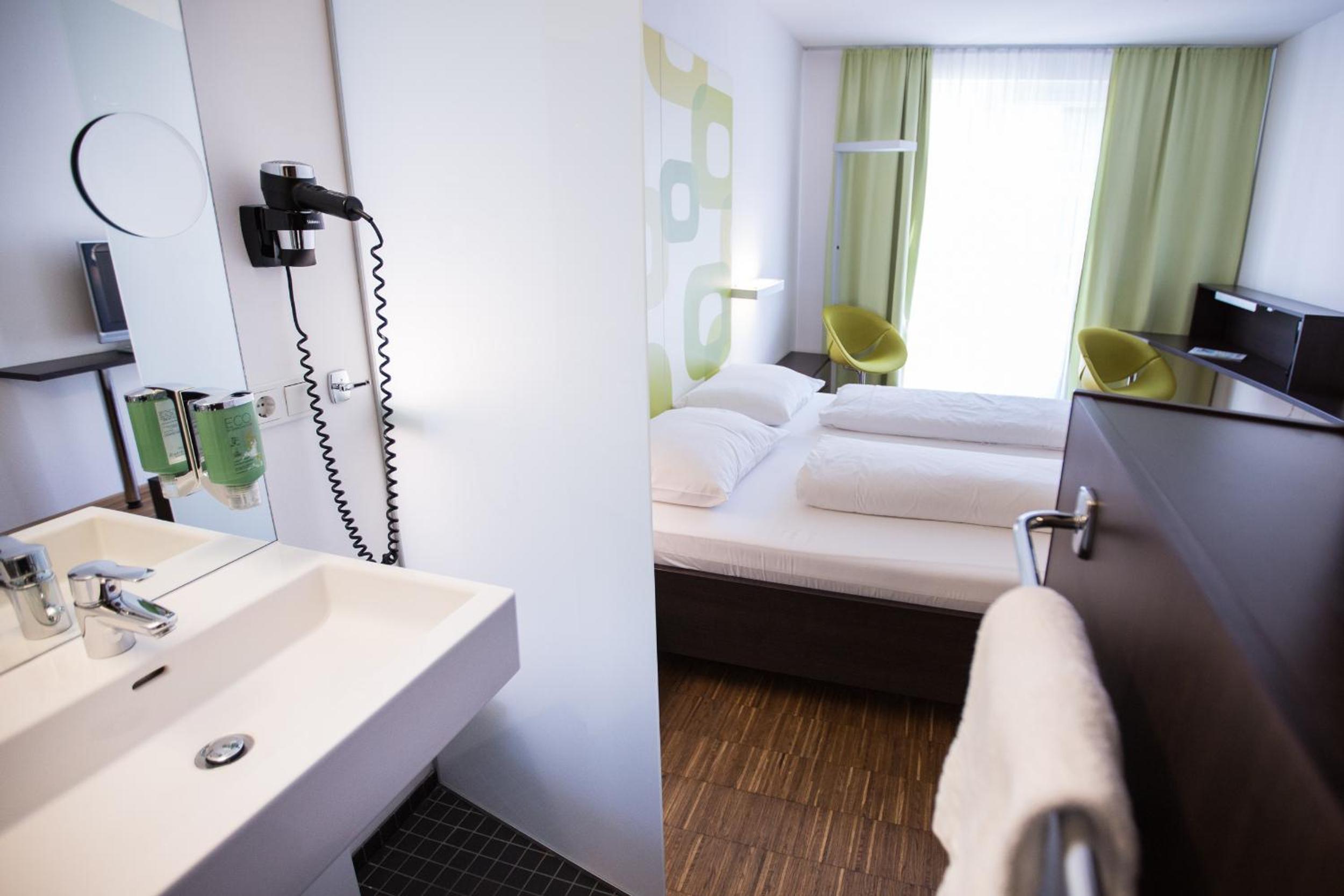 Standard Double Room - Photo 4