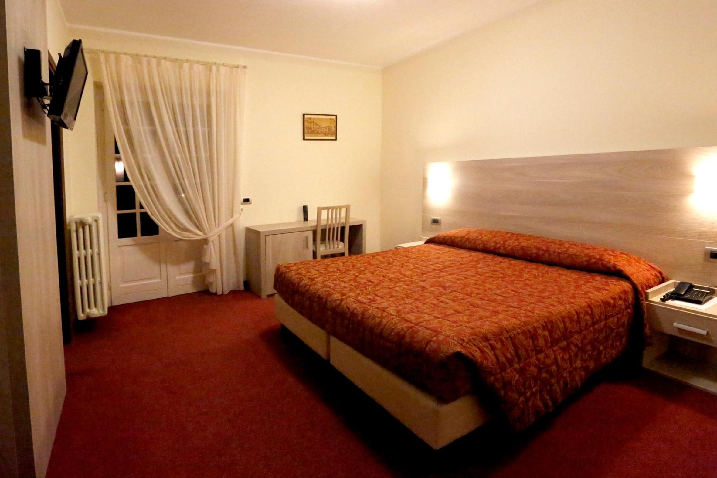 Double Room with Balcony and Mountain View - Photo 6