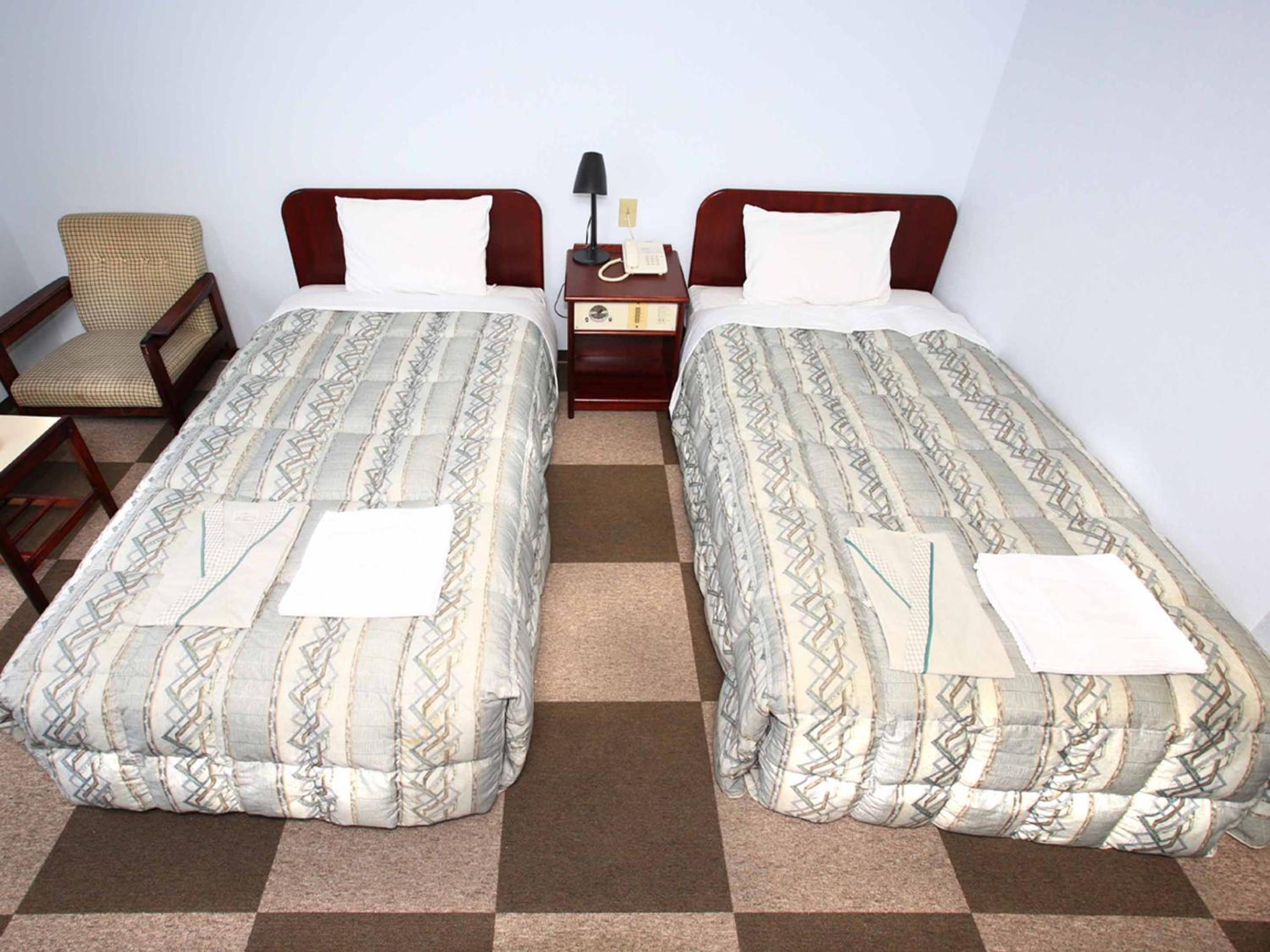 Twin Room - Non-Smoking - Photo 5