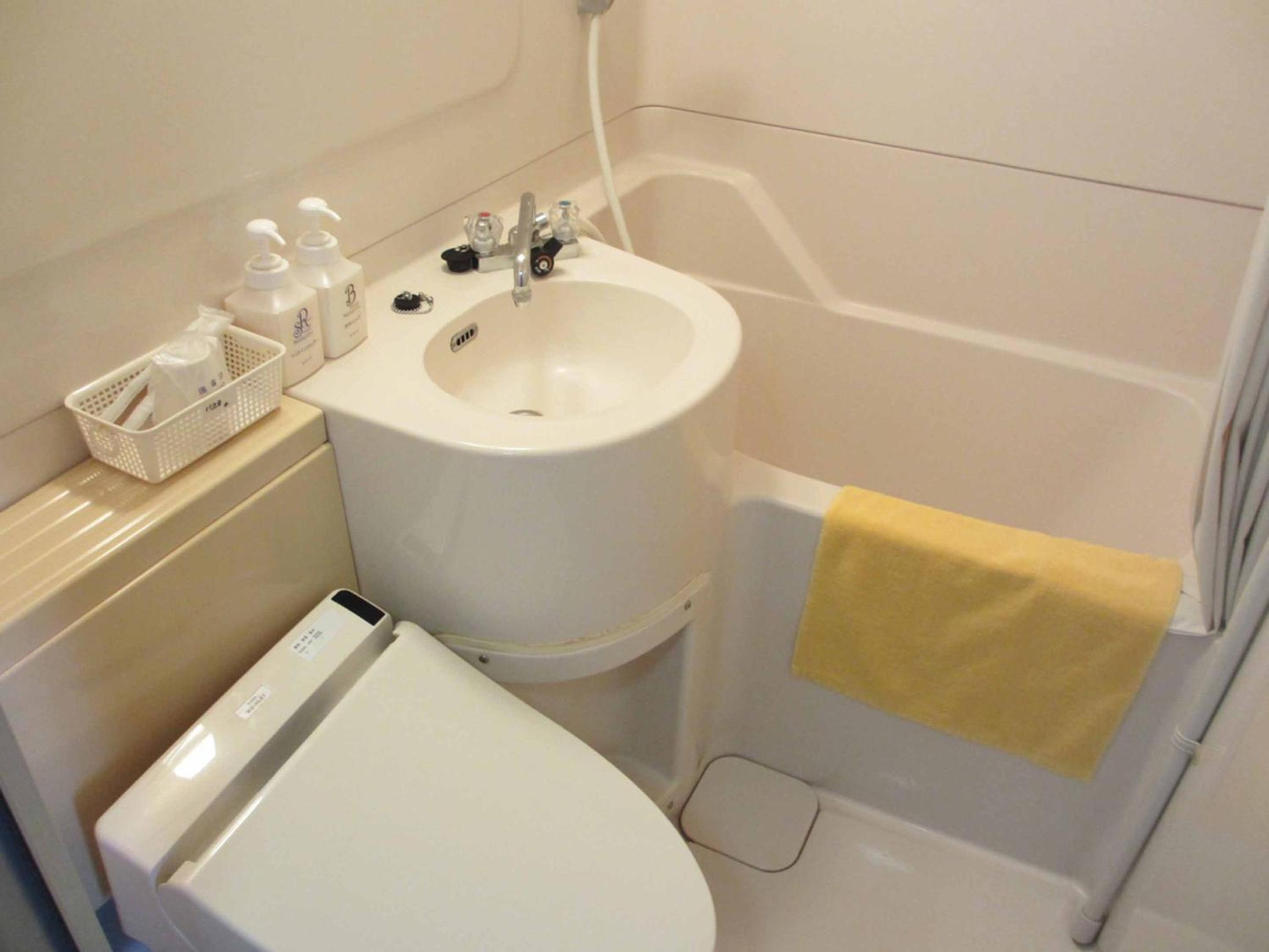 Twin Room - Non-Smoking - Photo 2