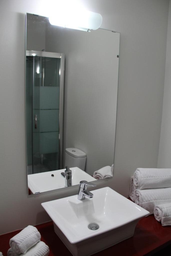 Studio Apartment with Two Single Beds - Photo 5