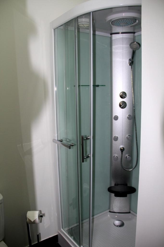 Studio Apartment with Double Bed - Photo 11