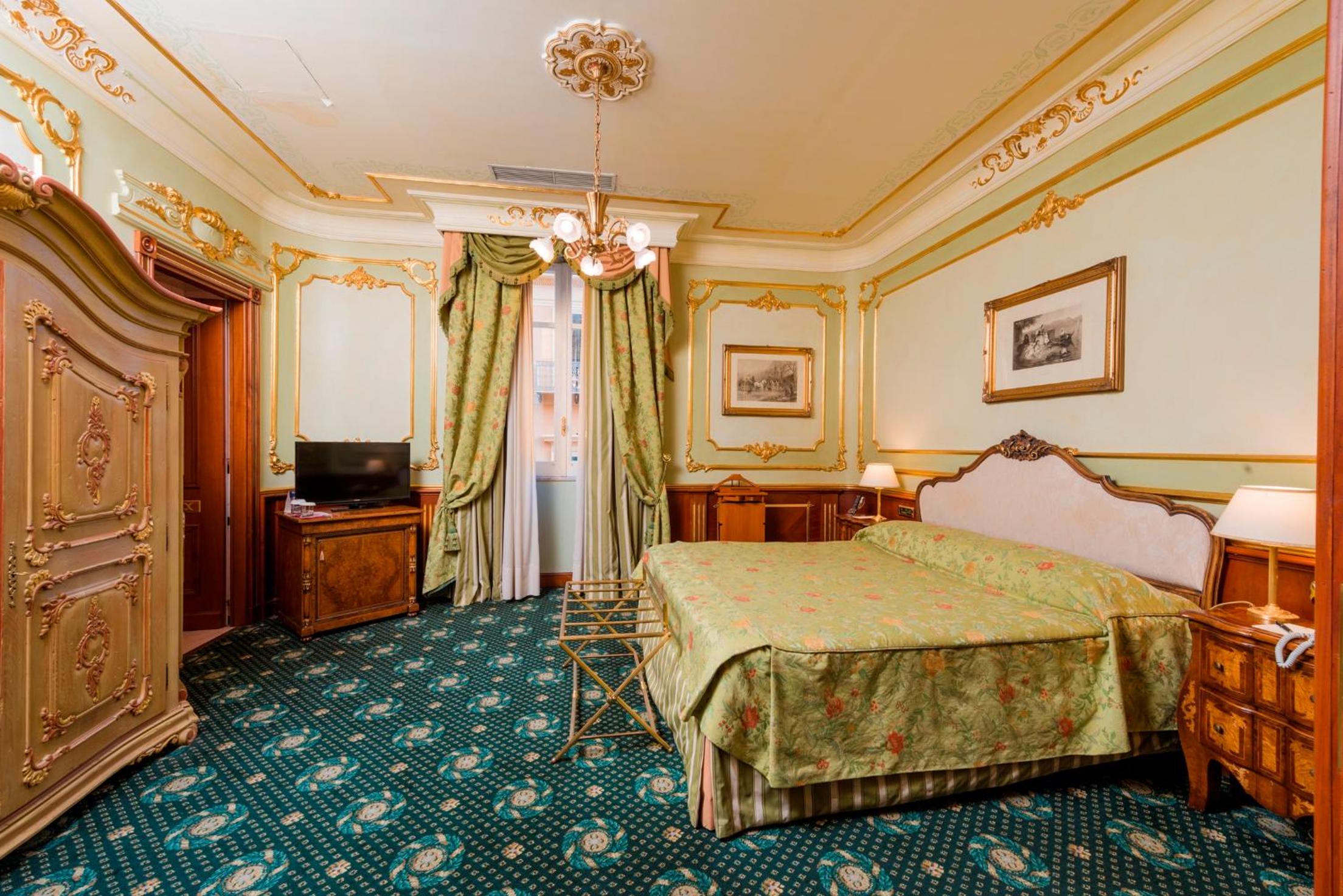 Suite - Photo 19