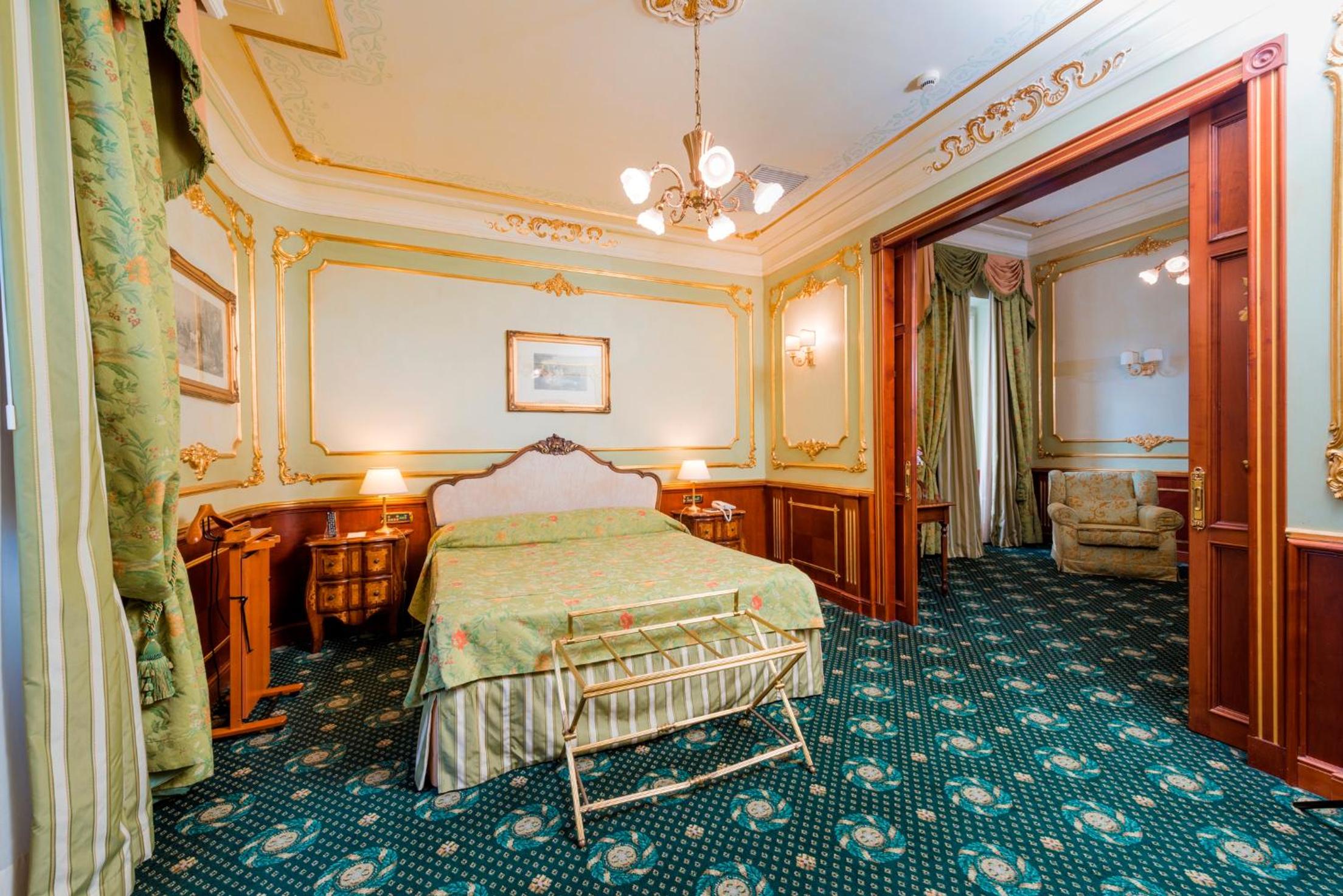 Suite - Photo 18
