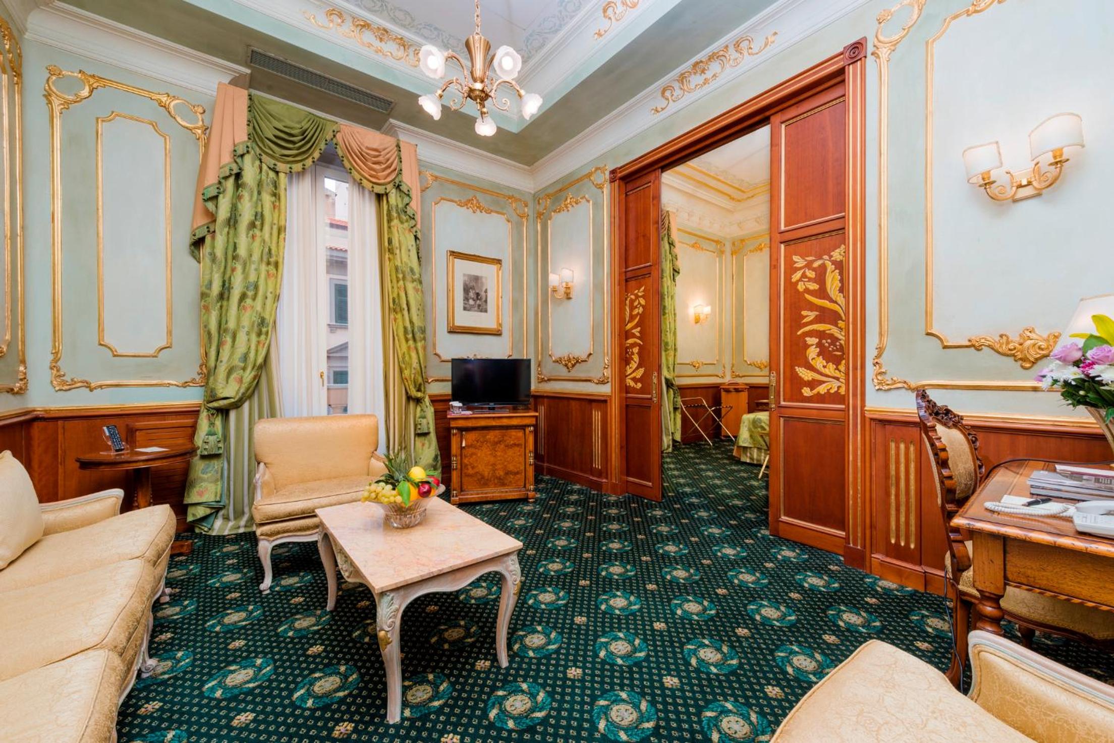 Suite - Photo 14