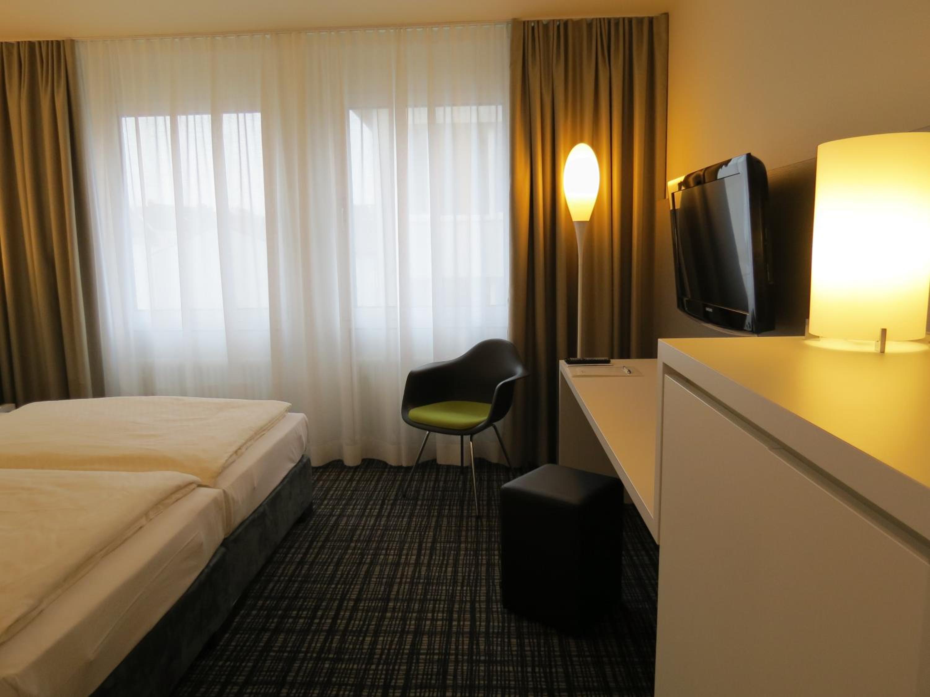 Standard Double Room - Photo 9
