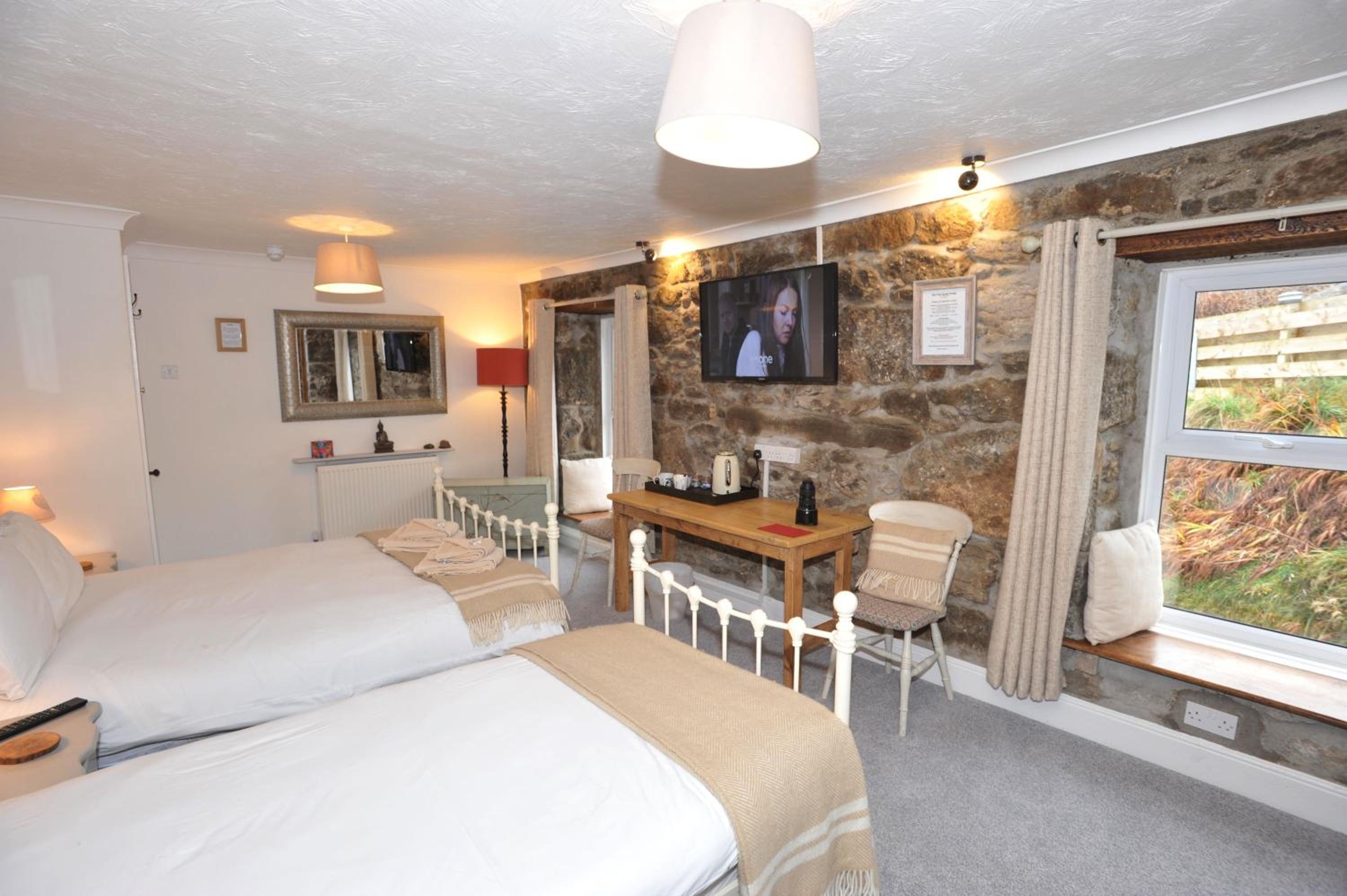 Superior Twin Room En-Suite photo 1