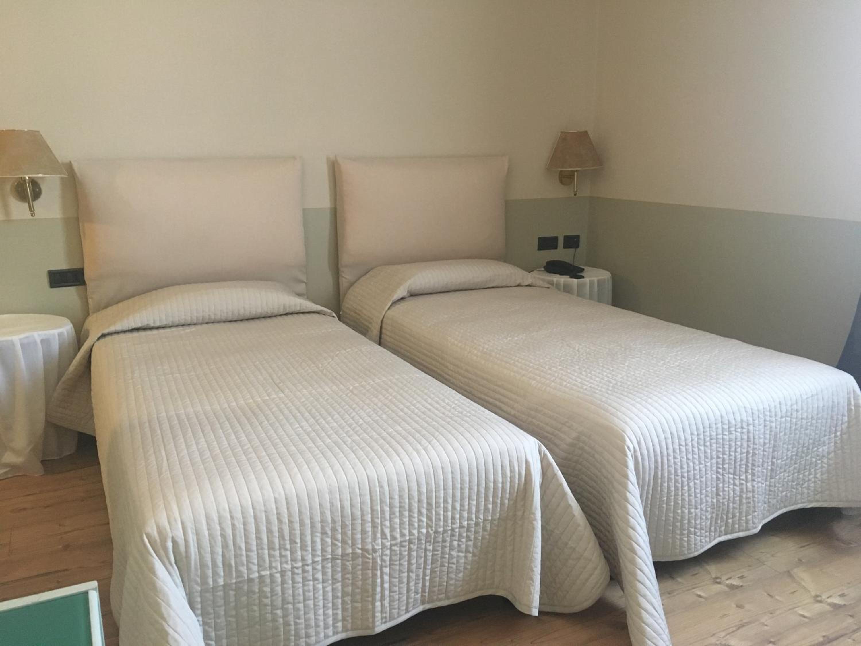 Double or Twin Room - Photo 5