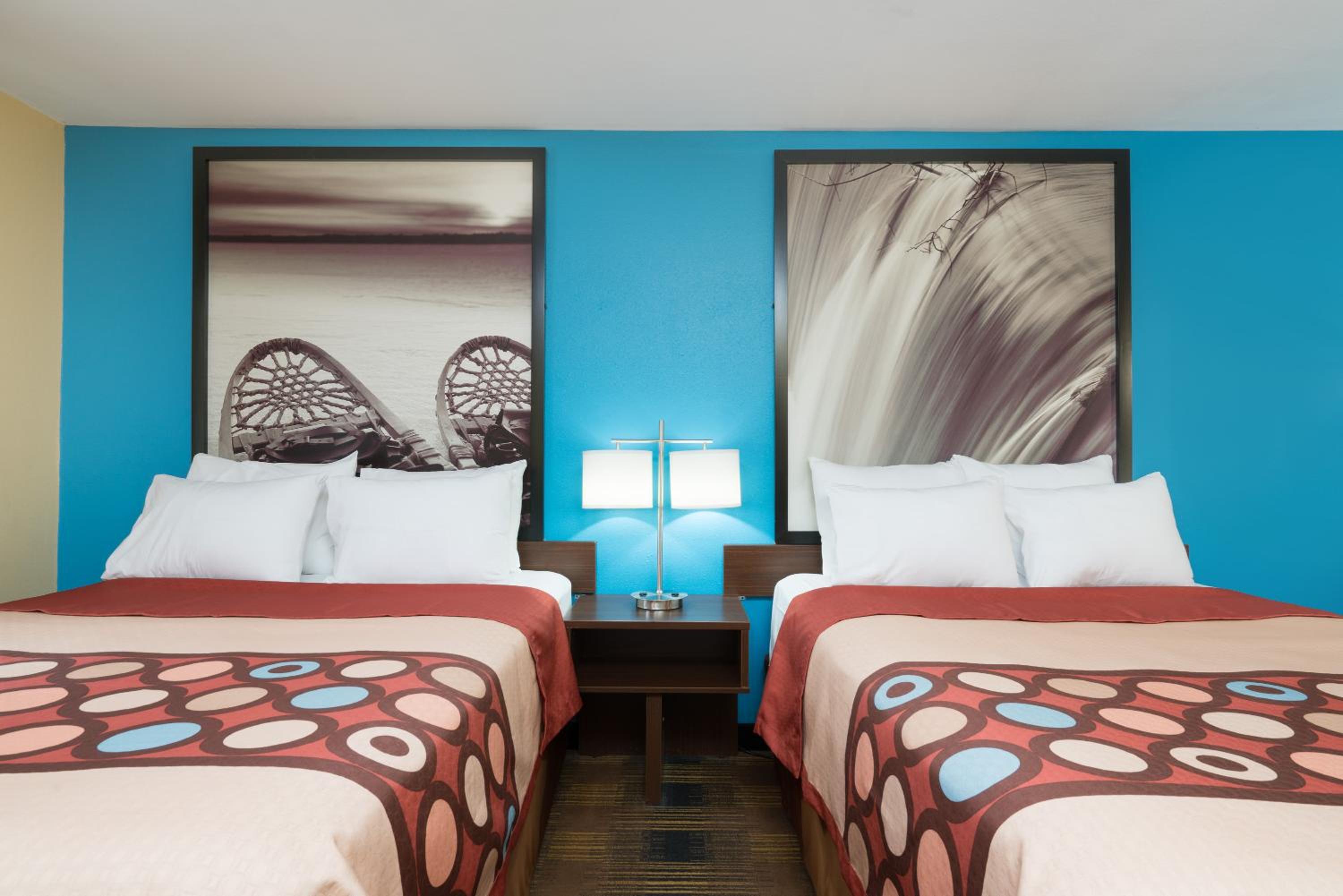 Queen Room with Two Queen Beds - Ground Floor/Non-Smoking - Photo 1