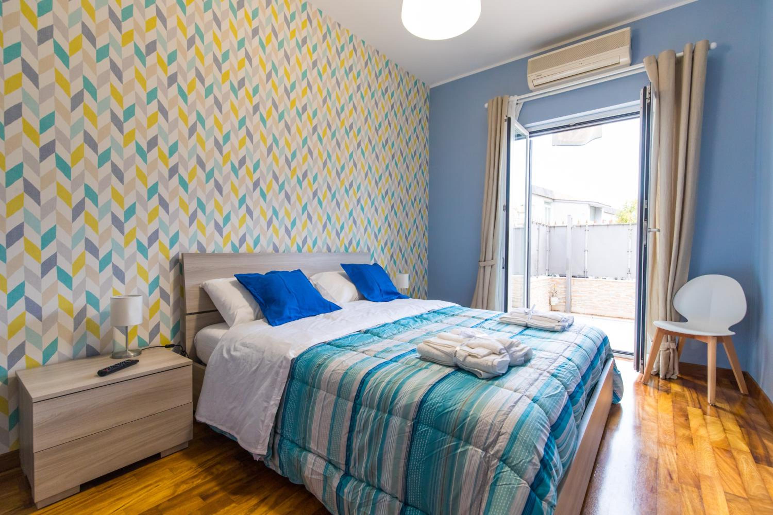 Double Room with Private External Bathroom - Photo 8