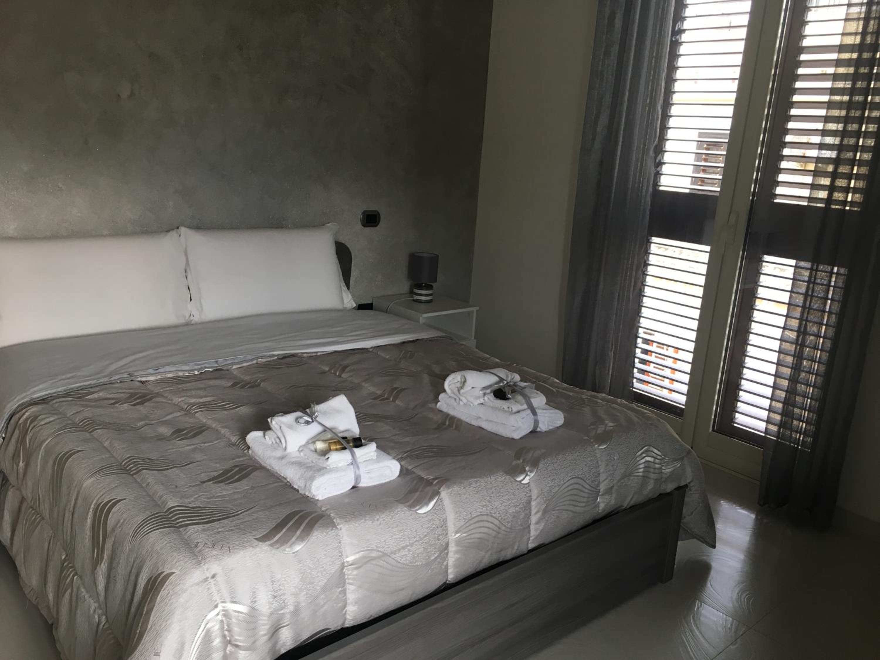 Deluxe Double Room with Balcony photo 3