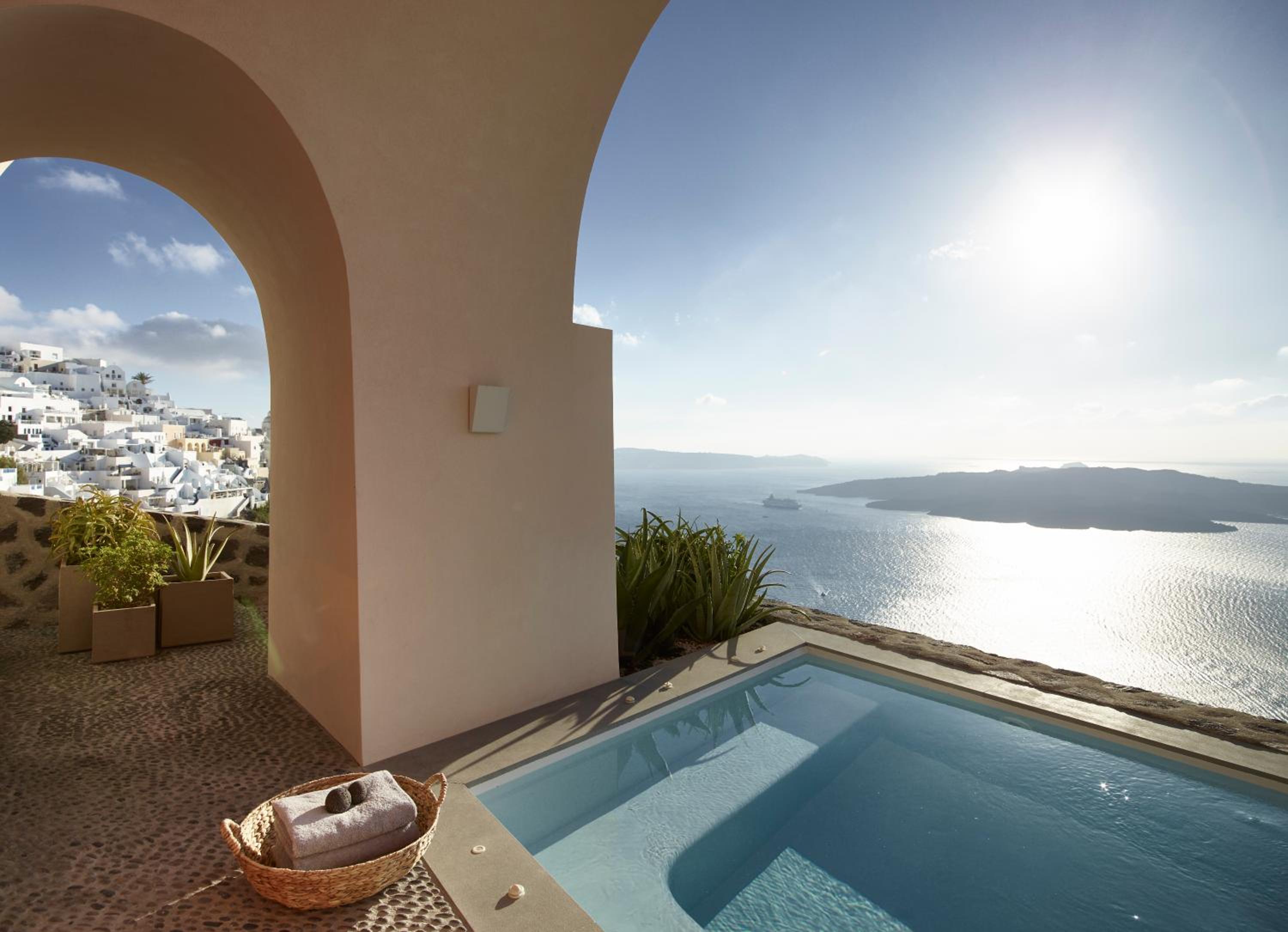 Aqua Suite with Private Plunge Pool and Caldera View - Photo 7
