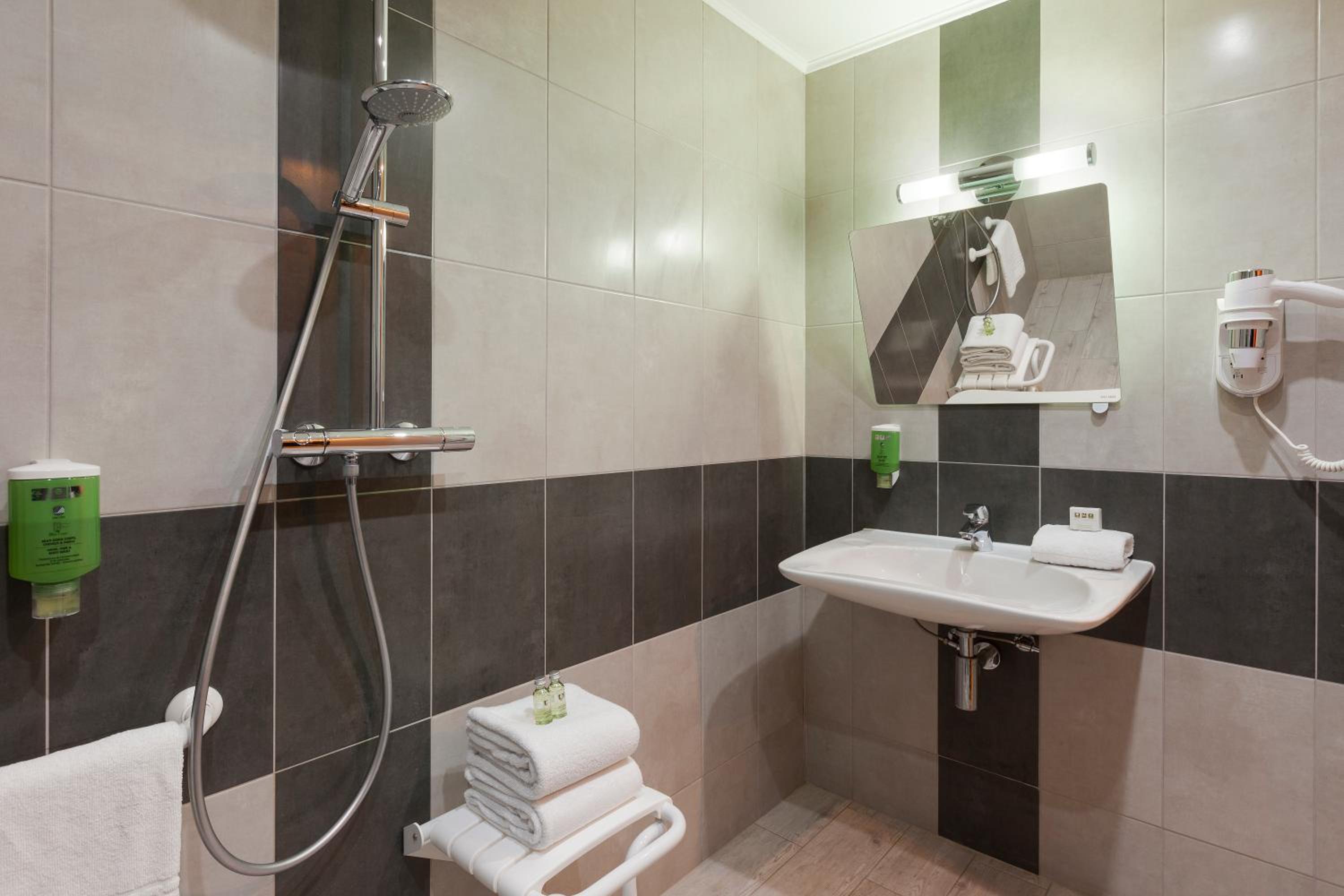 Single Room - Disability Access photo 2