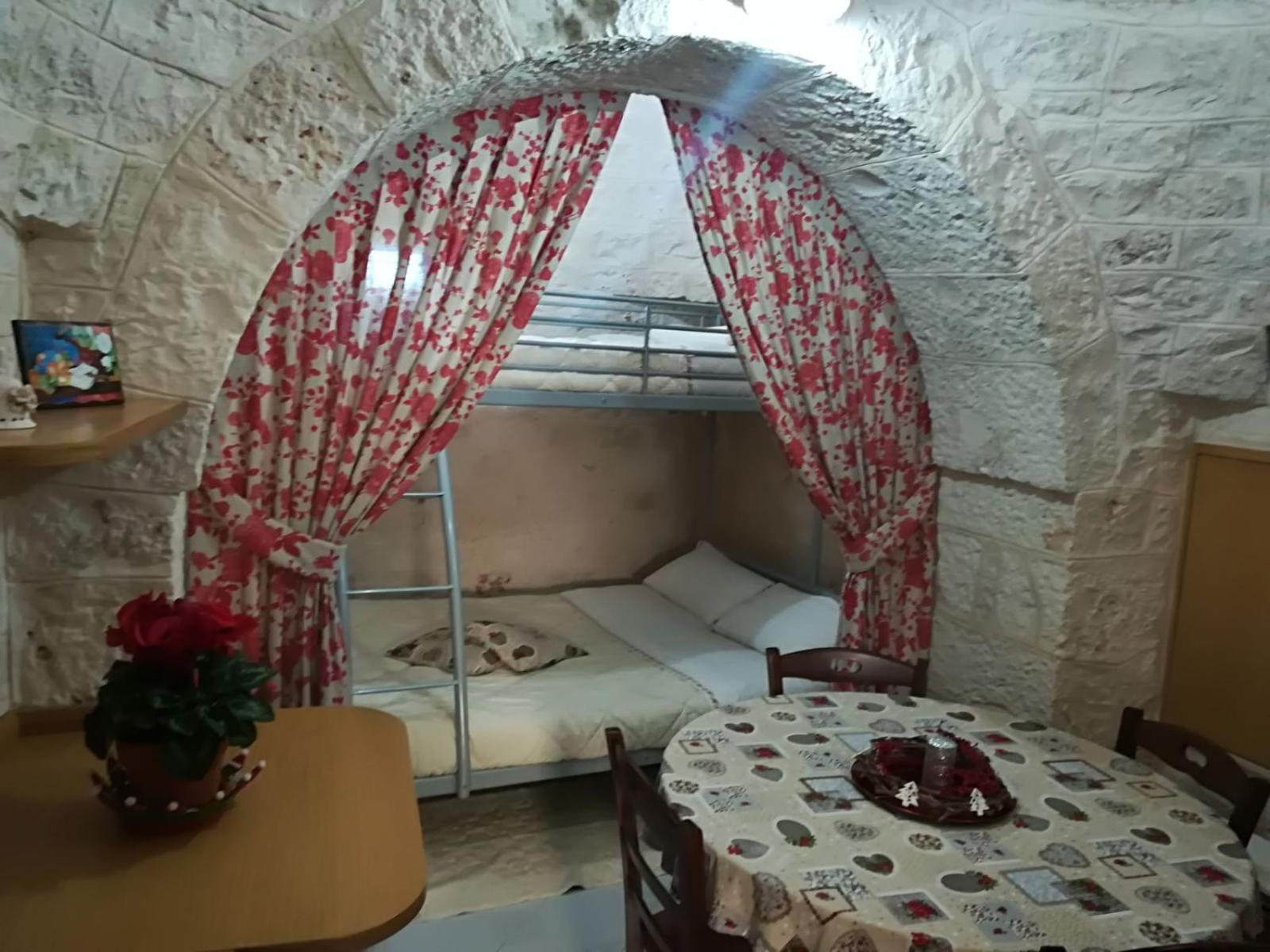 One-Bedroom House - Photo 5