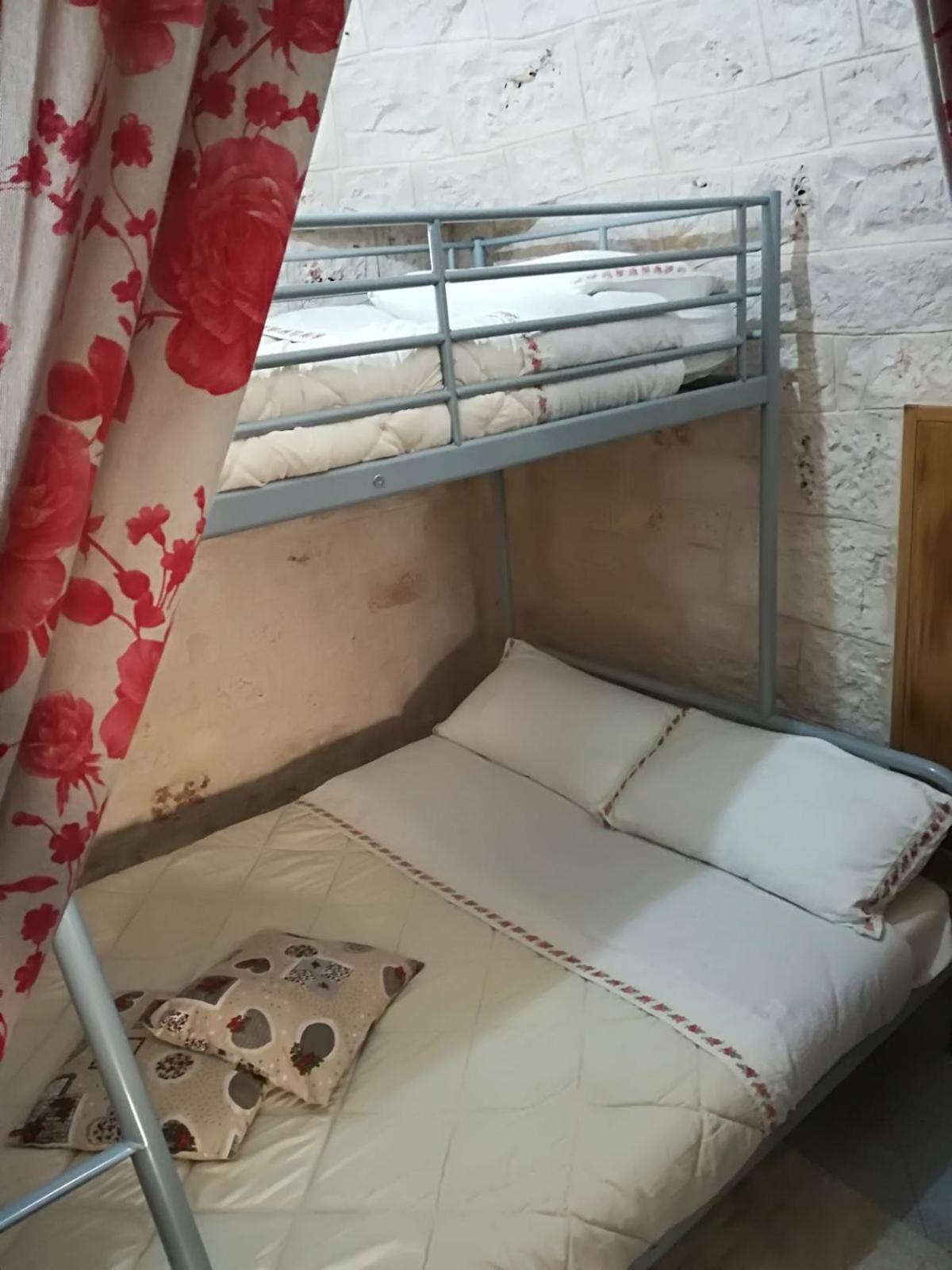 One-Bedroom House - Photo 6