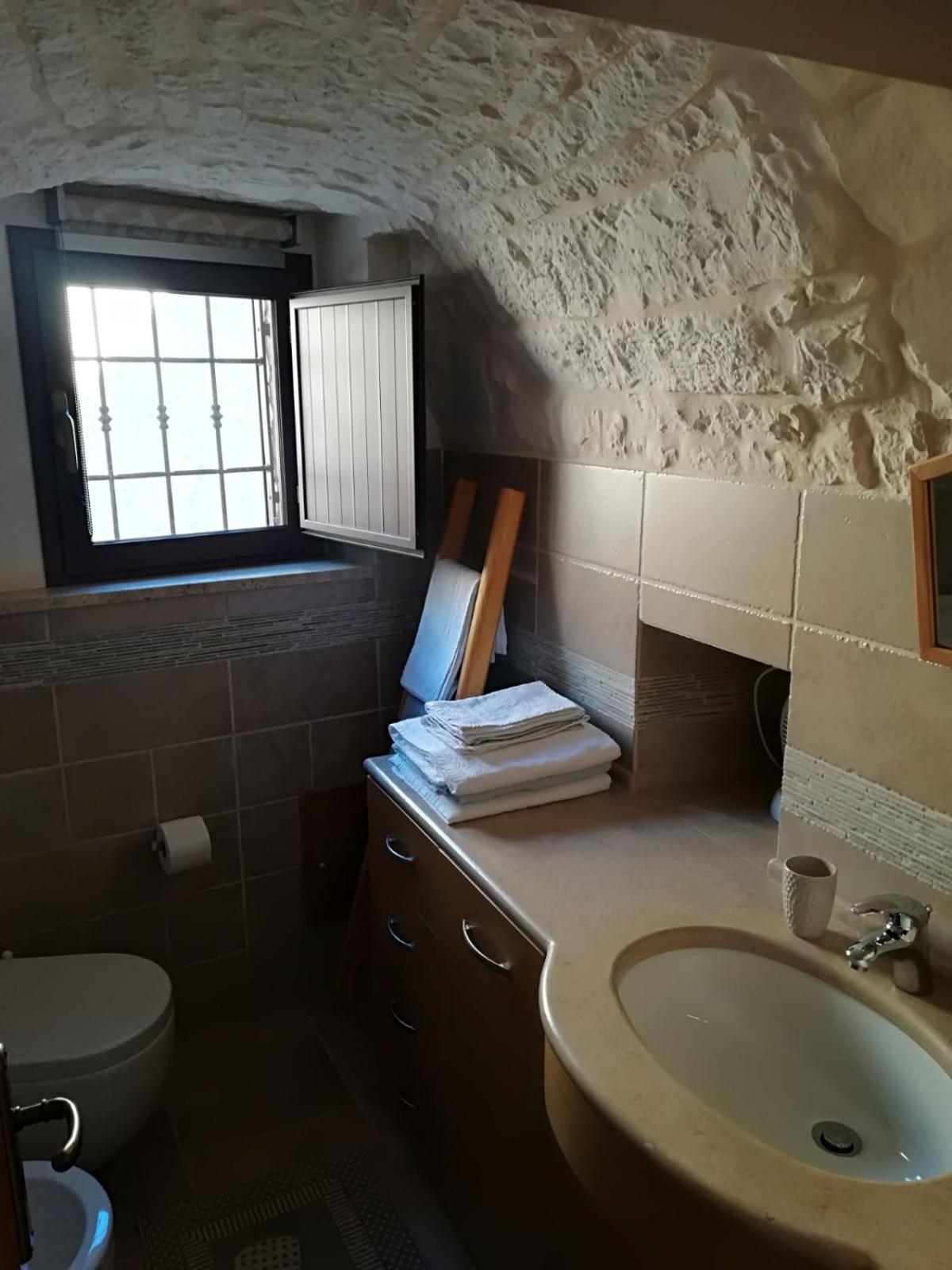 One-Bedroom House - Photo 17