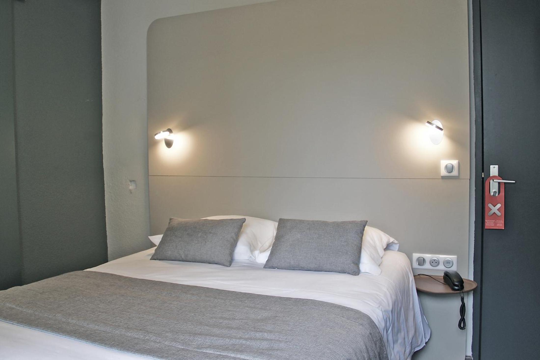 Standard Double Room - Photo 7