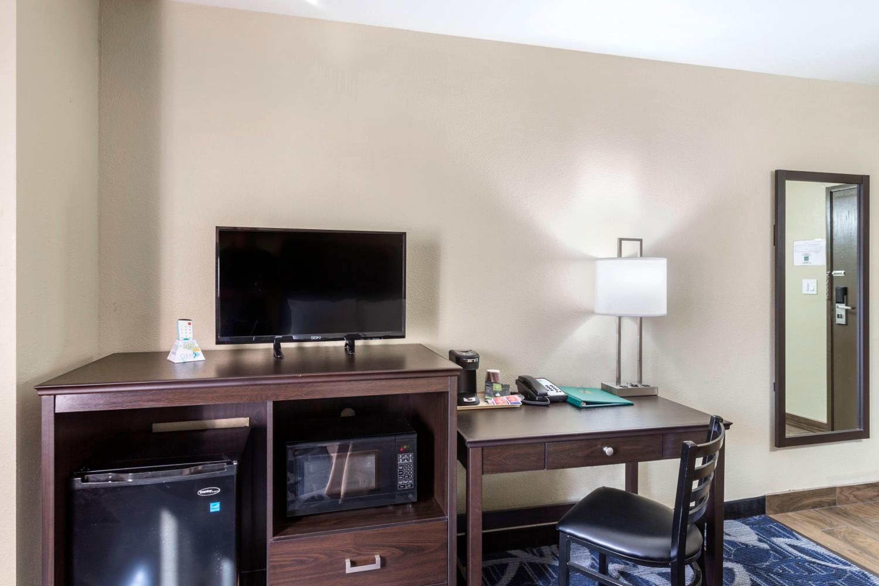 Queen Room - Photo 8