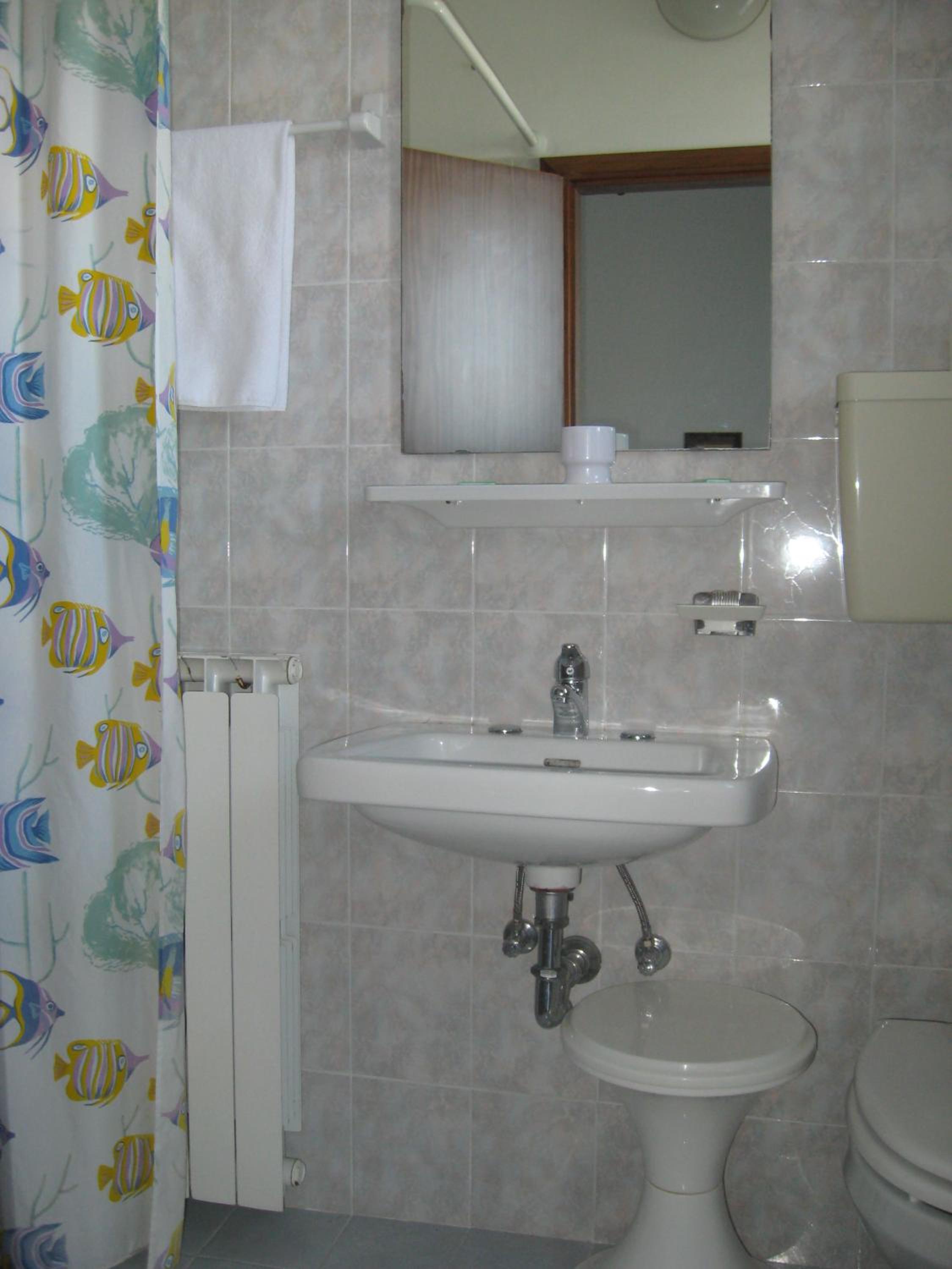 Family Room with Private Bathroom photo 3