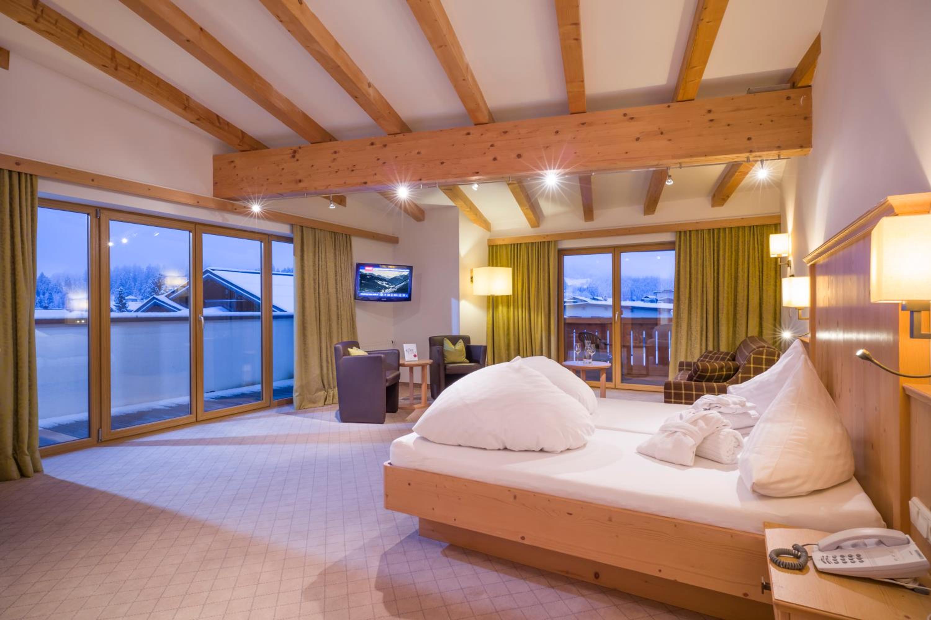 Family Room (2 Adults + 2 Children) - Photo 8