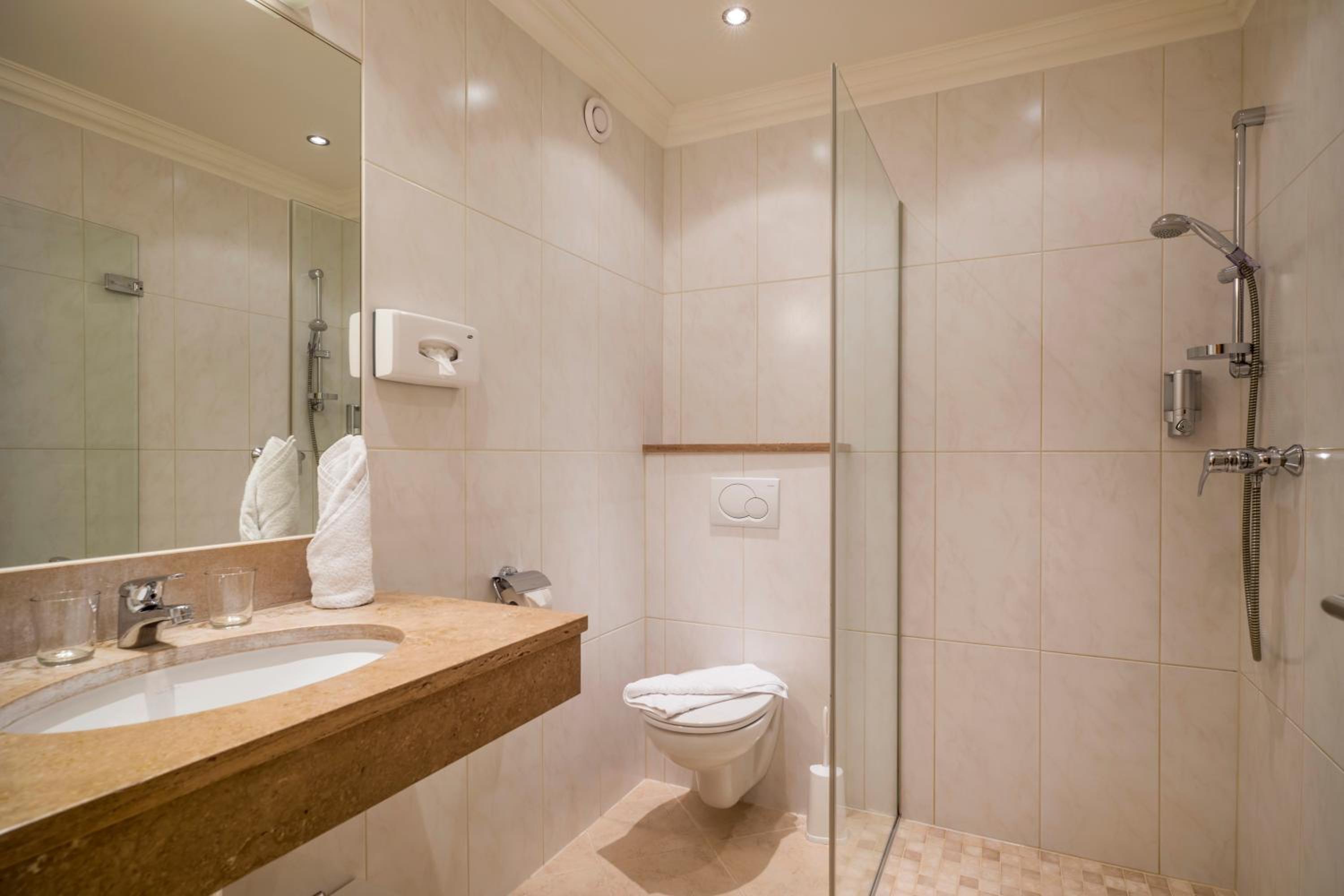 Double Room - Photo 11