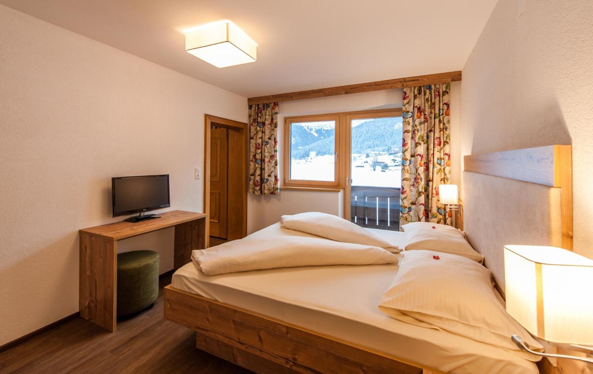 Apartment with Mountain View