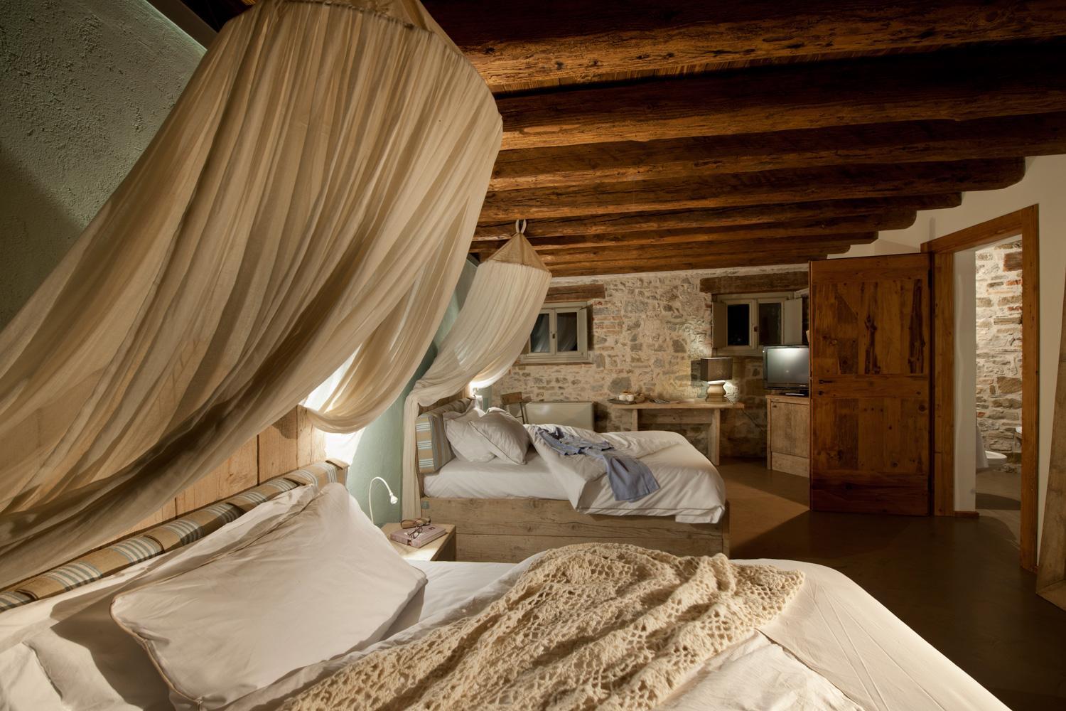 Deluxe Twin Queen Beds Room photo 2