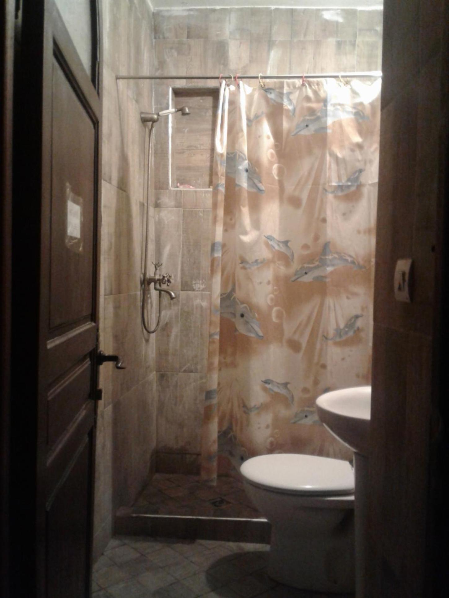 Economy Quadruple Room - Photo 6