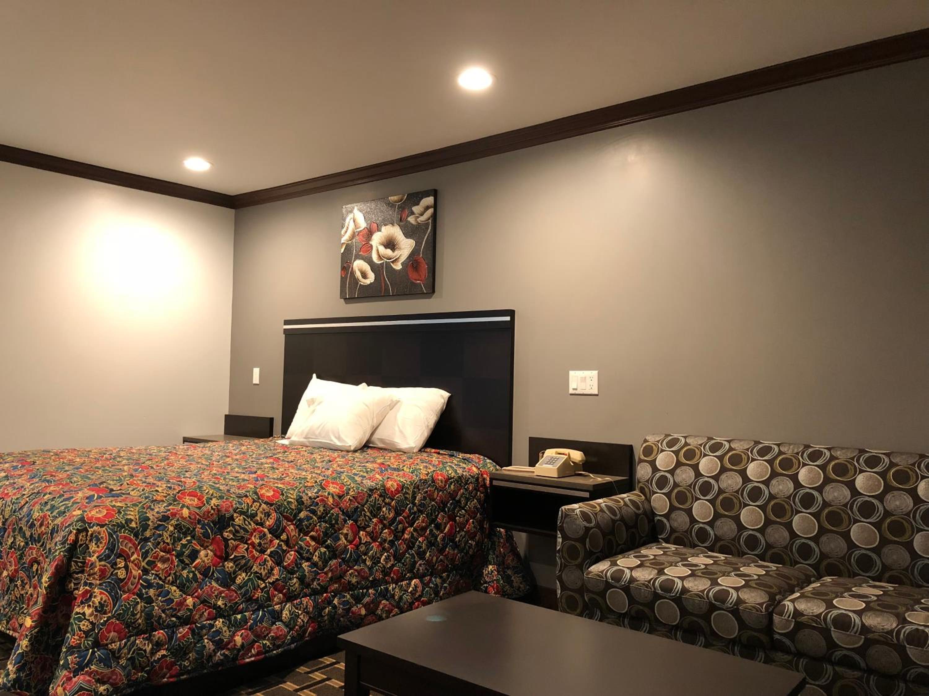 Deluxe Family Suite photo 3