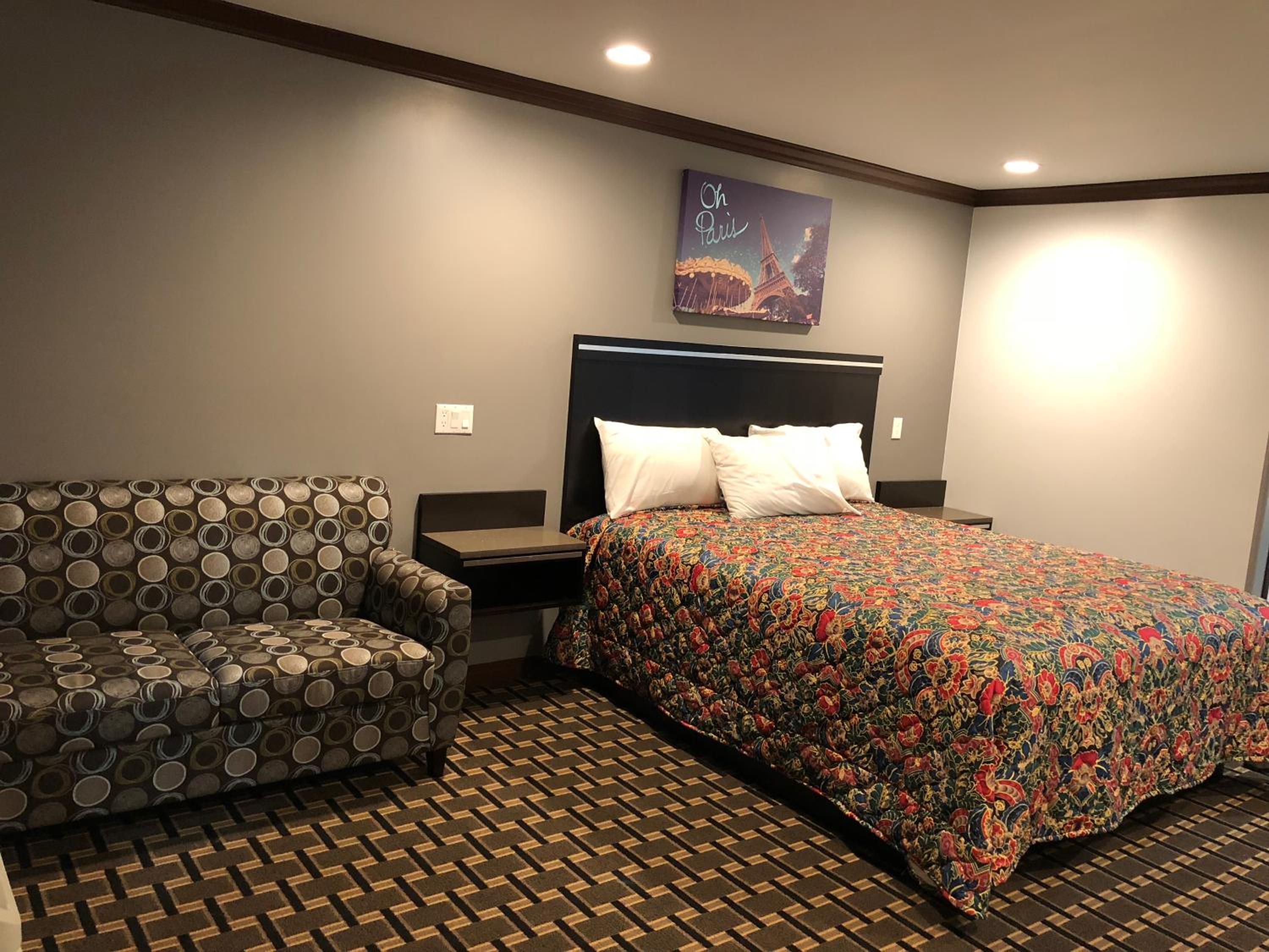 Deluxe Family Suite photo 2