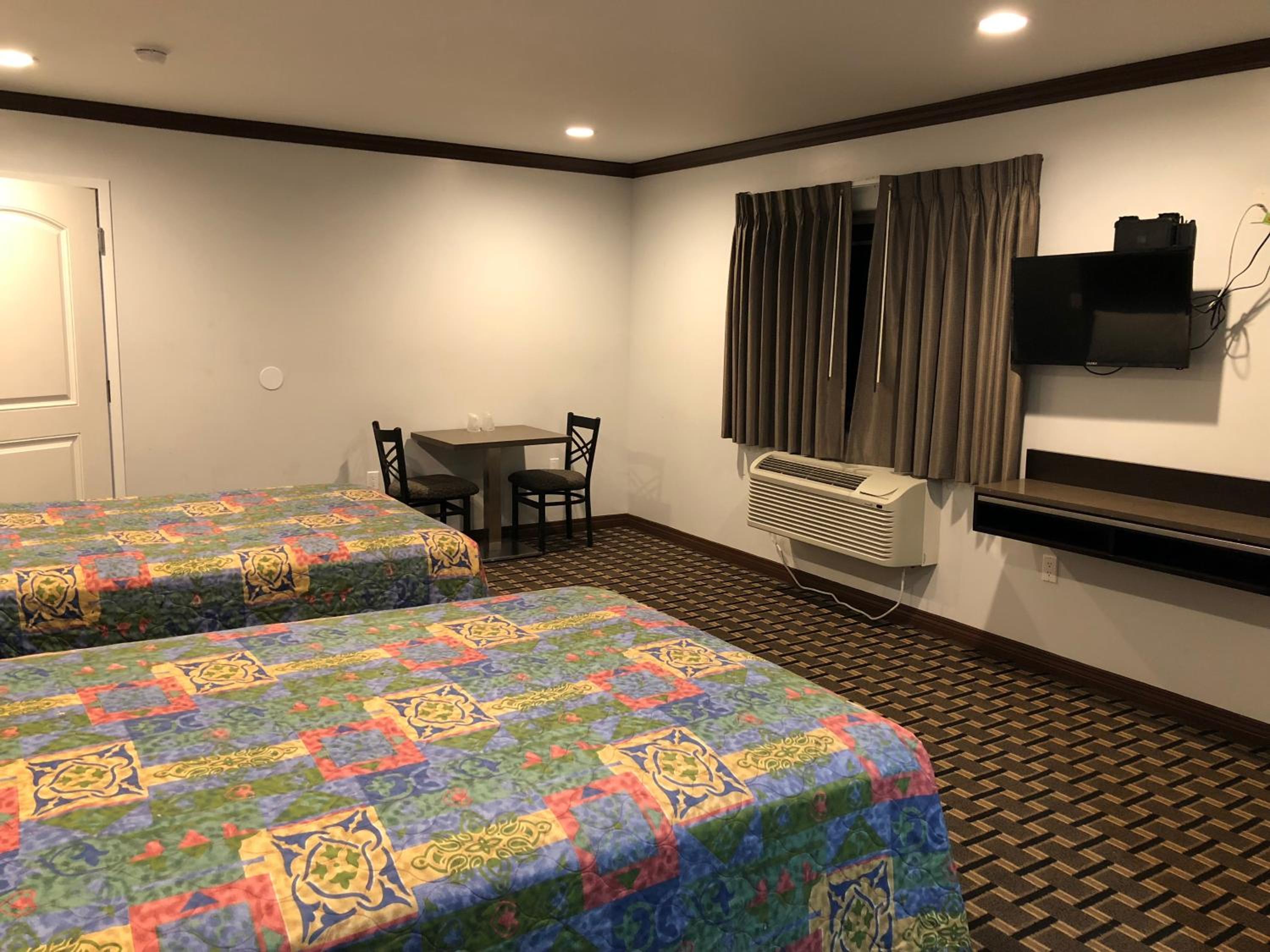 Classic Quadruple Room photo 3