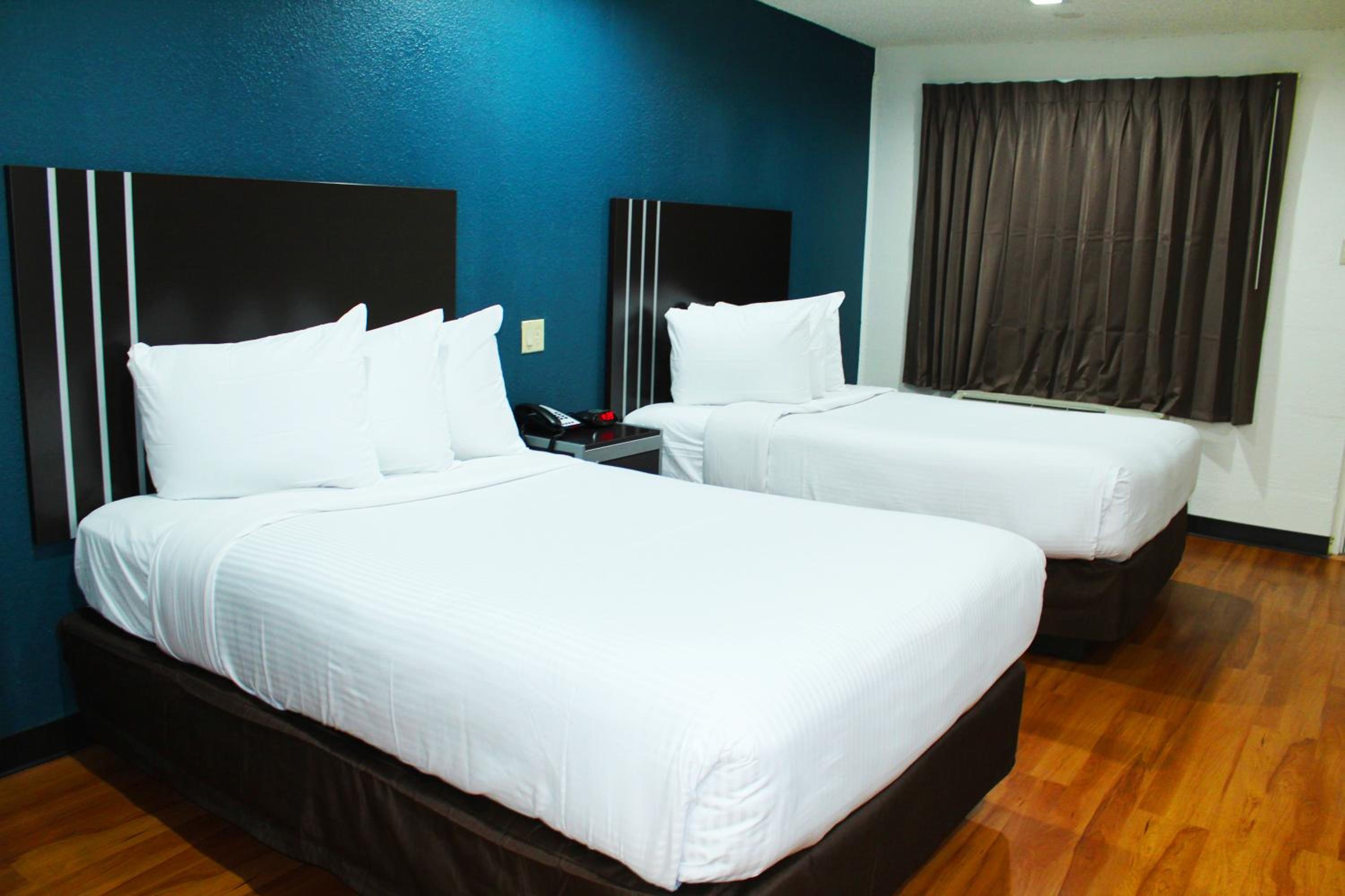 Double Room with Two Double Beds - Non-Smoking - Photo 3