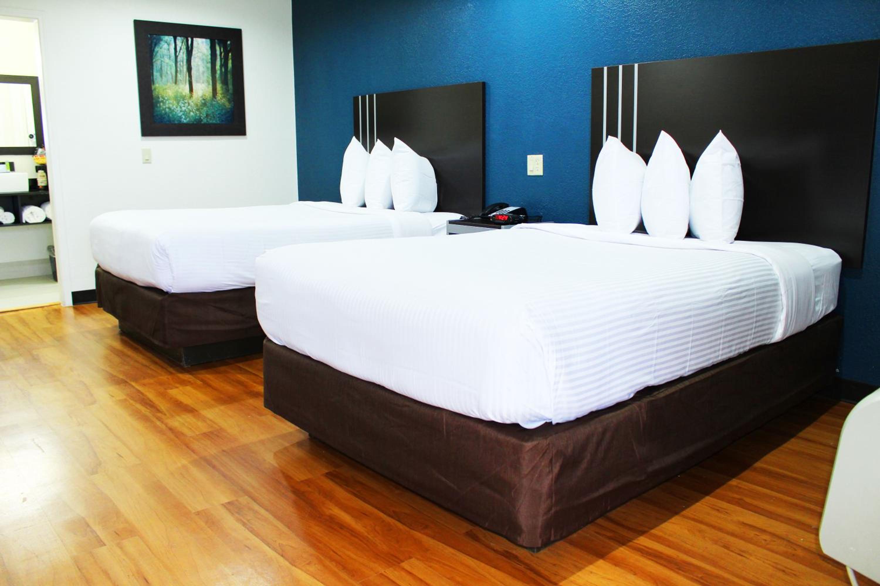 Double Room with Two Double Beds - Non-Smoking - Photo 1